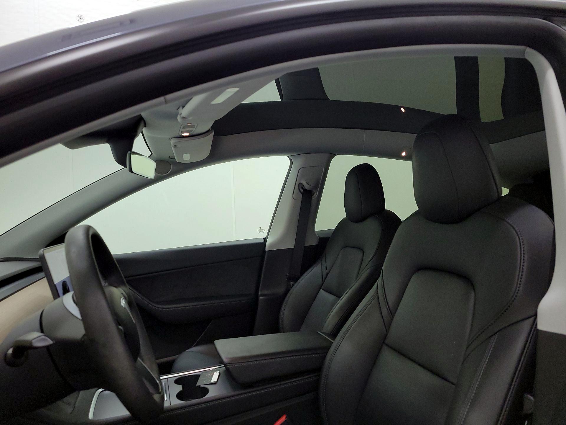 Thumbnail: 2022 Tesla Model Y - 17