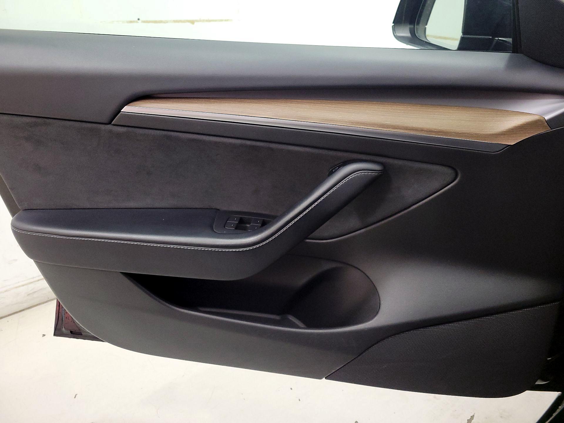 Thumbnail: 2021 Tesla Model 3 - 12