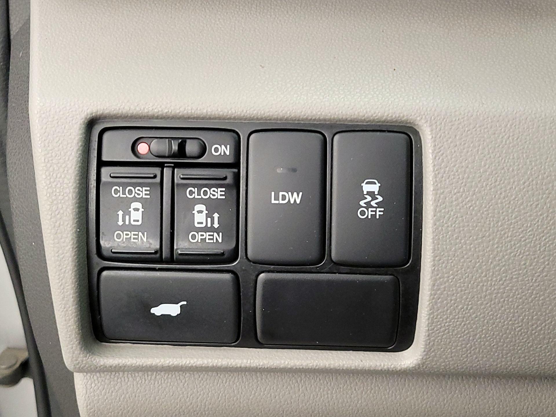 Thumbnail: 2014 Honda Odyssey - 13