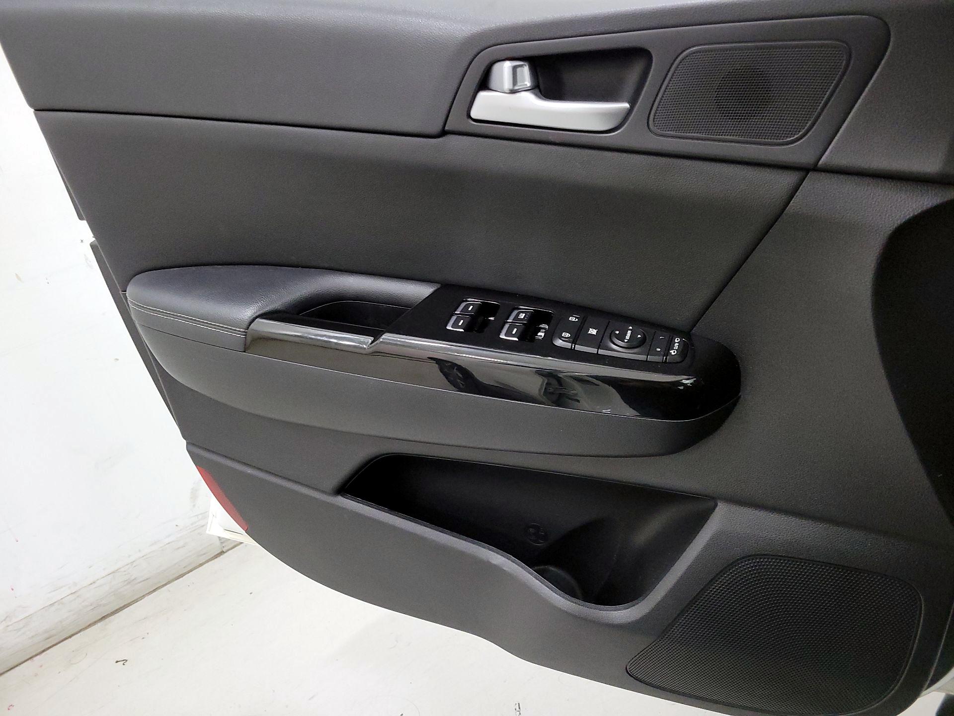 Thumbnail: 2021 Kia Sportage - 12