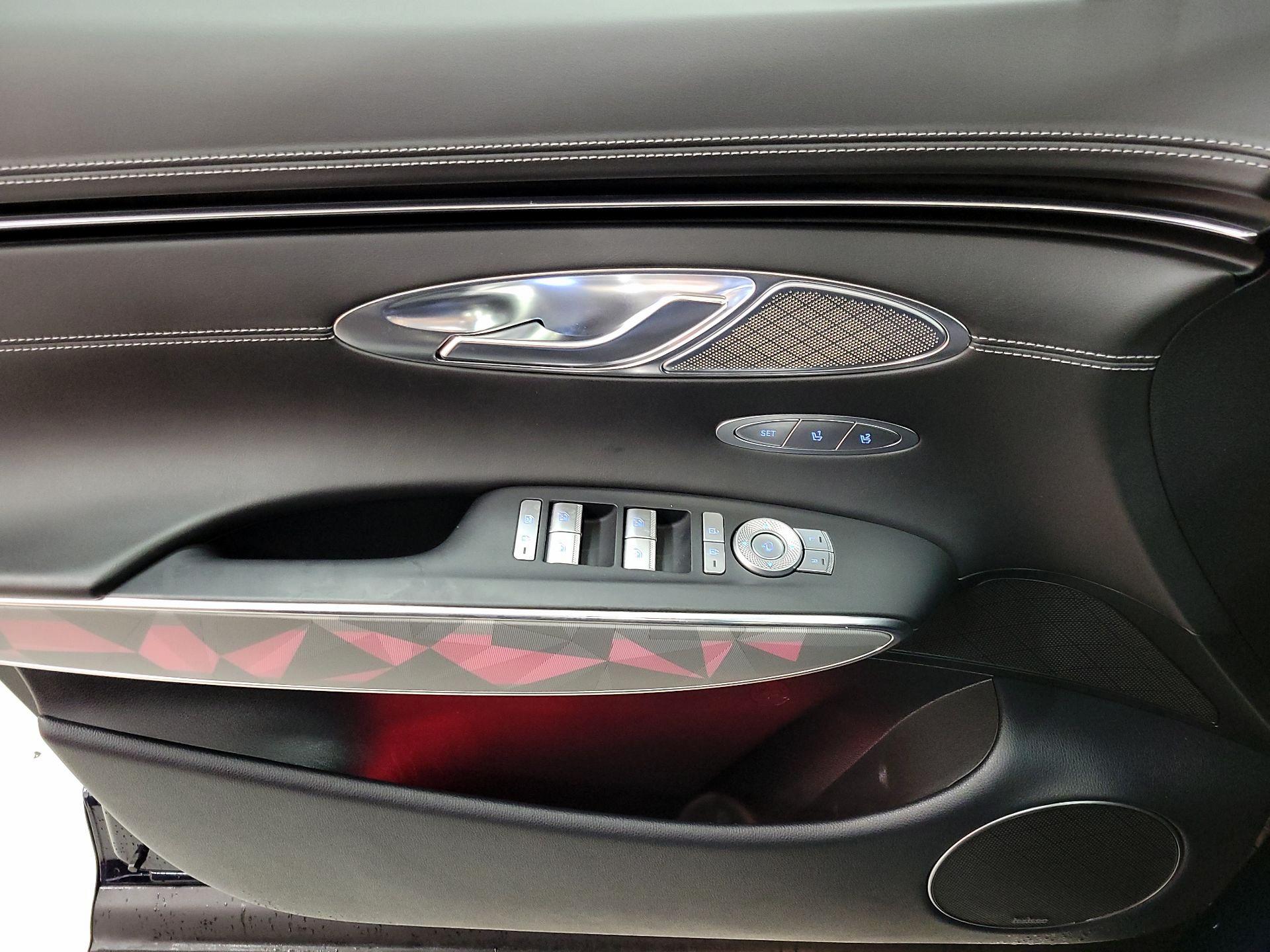 Thumbnail: 2024 Genesis GV70 - 12