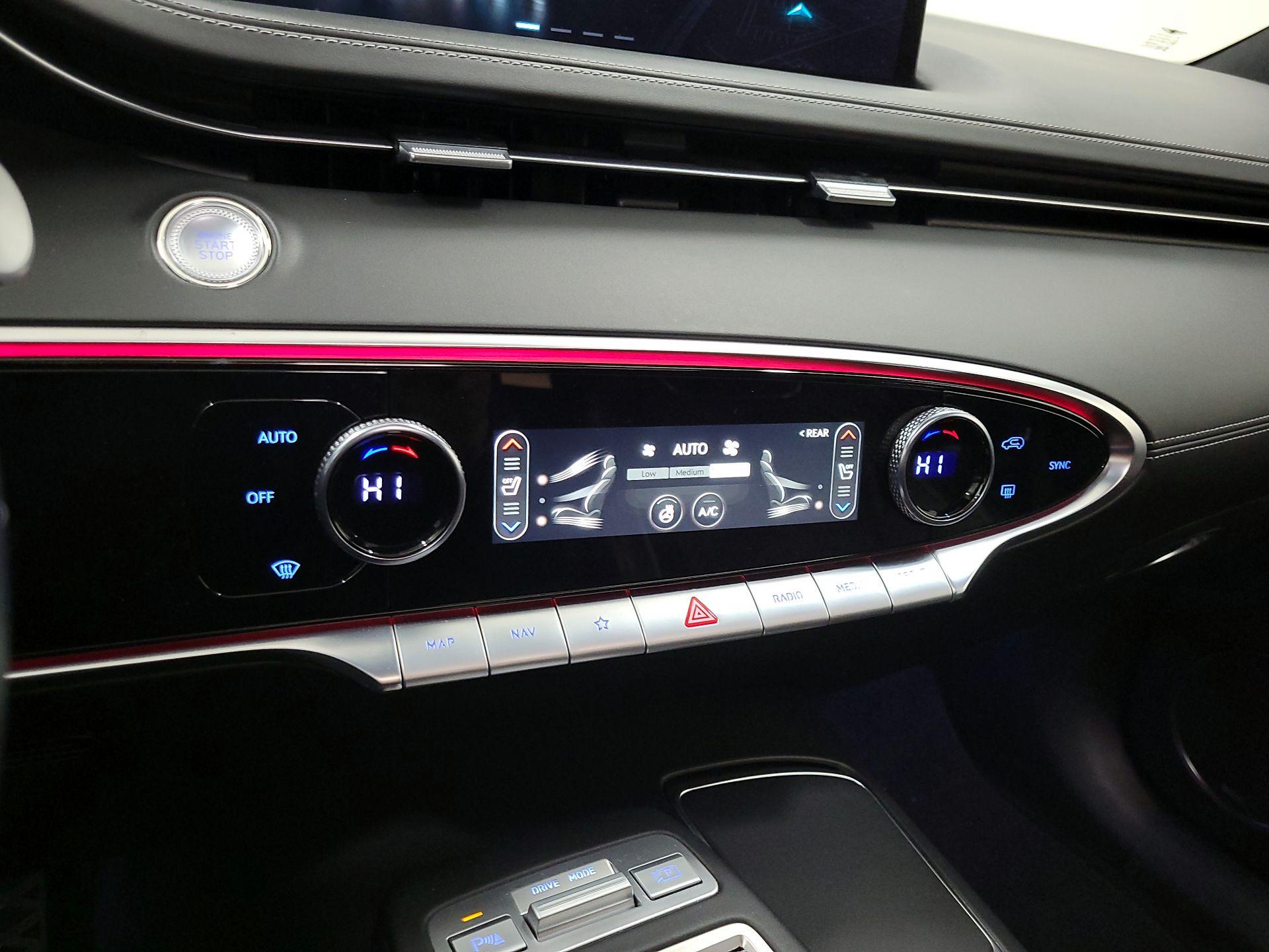 Thumbnail: 2024 Genesis GV70 - 17