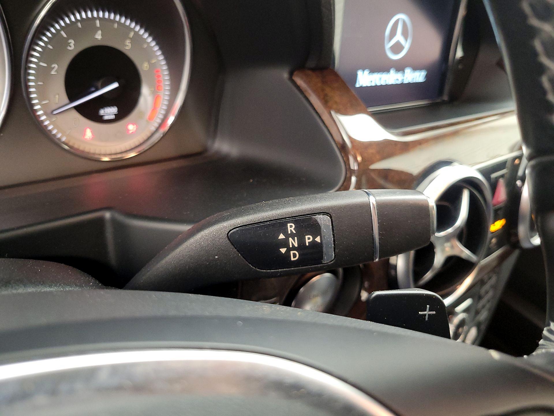 Thumbnail: 2015 Mercedes-Benz GLK - 17