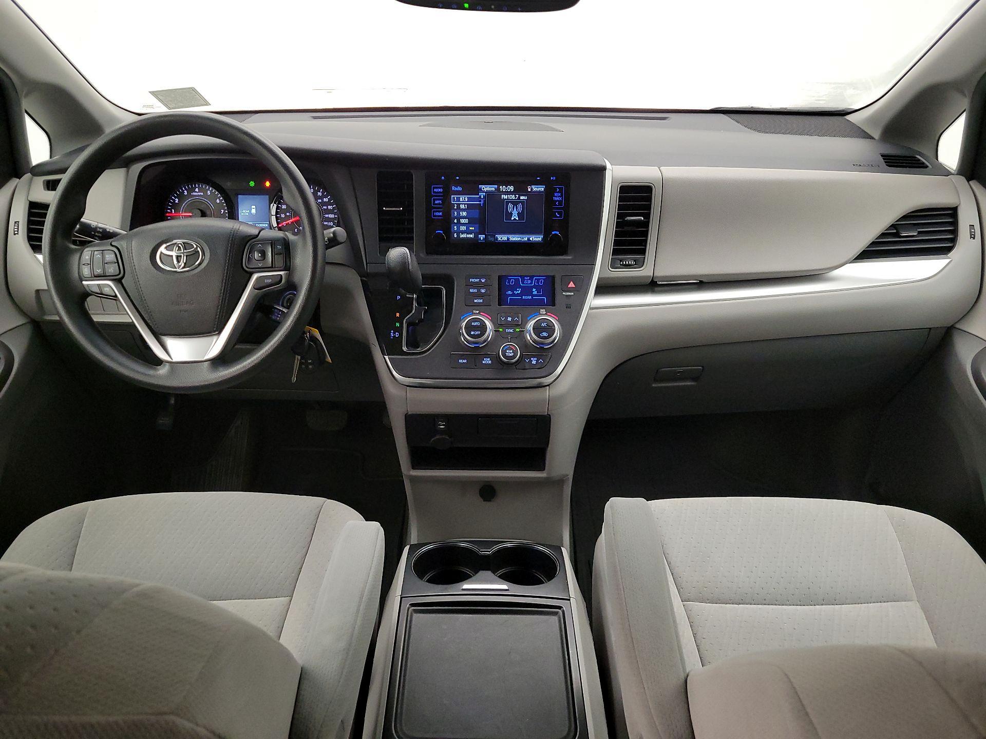 Thumbnail: 2015 Toyota Sienna - 9