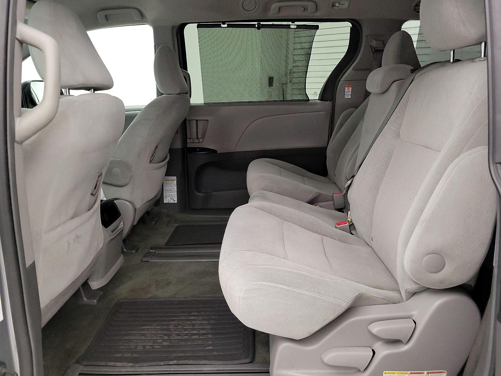 Thumbnail: 2015 Toyota Sienna - 17