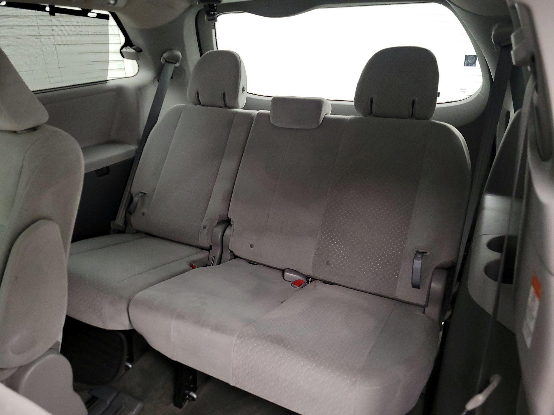 Thumbnail: 2015 Toyota Sienna - 18