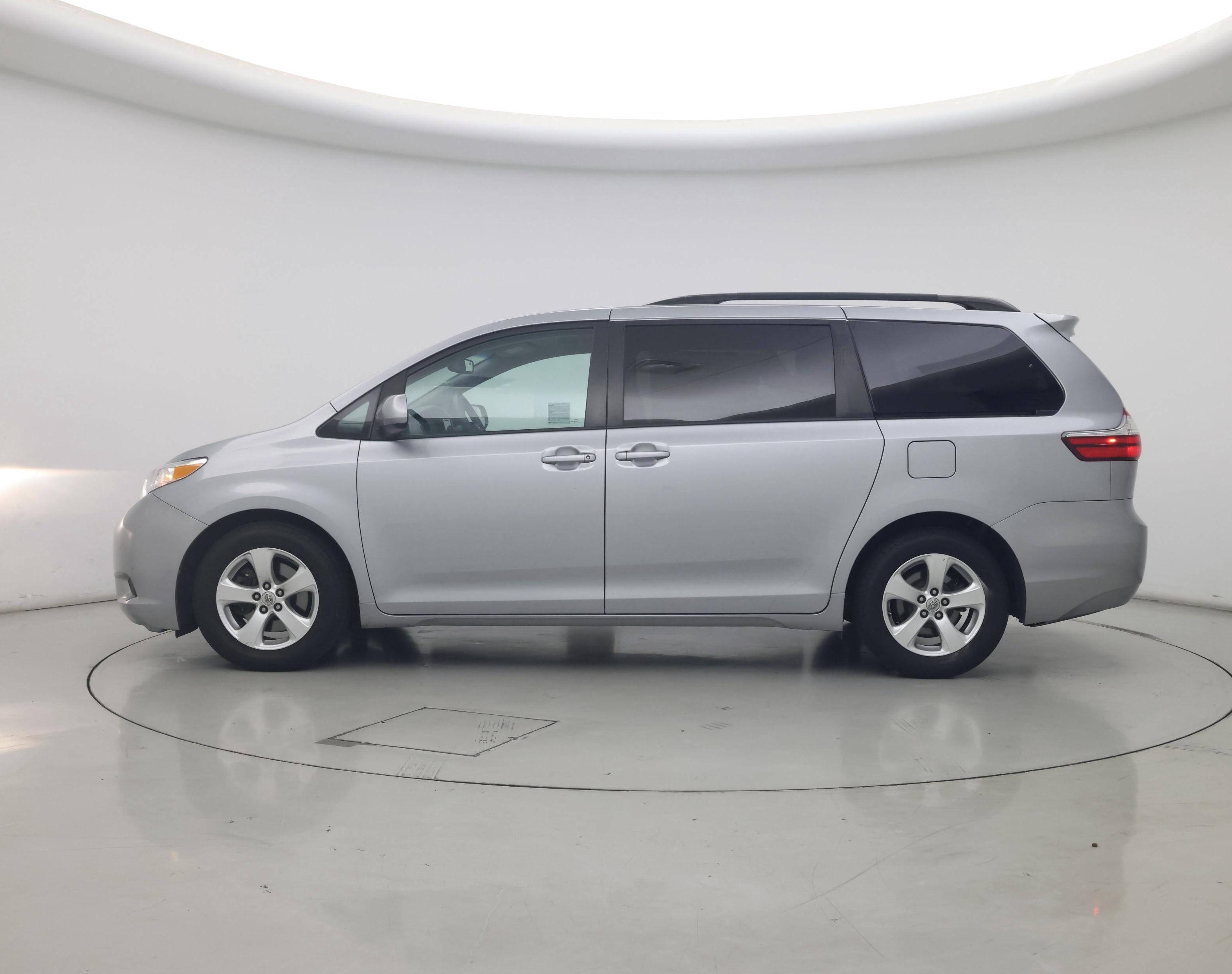 Thumbnail: 2015 Toyota Sienna - 3