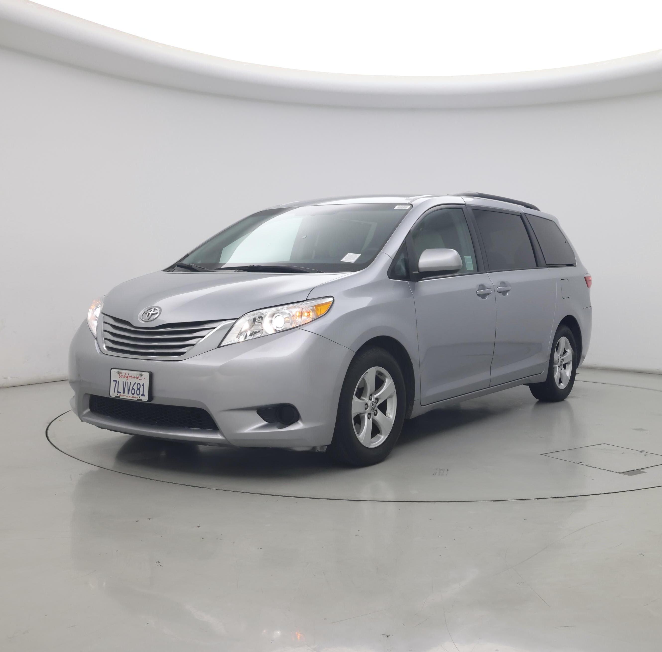 Thumbnail: 2015 Toyota Sienna - 4