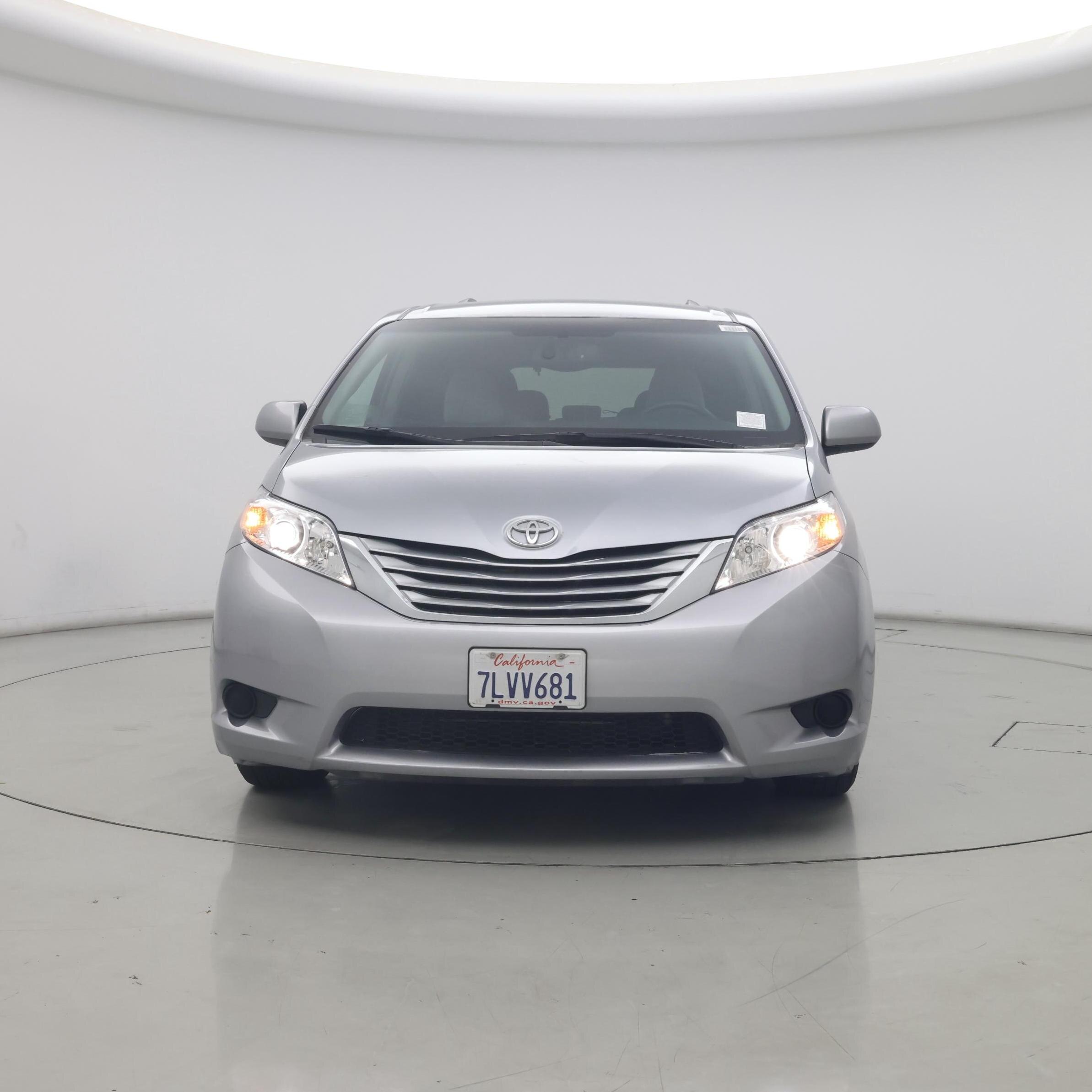 Thumbnail: 2015 Toyota Sienna - 5