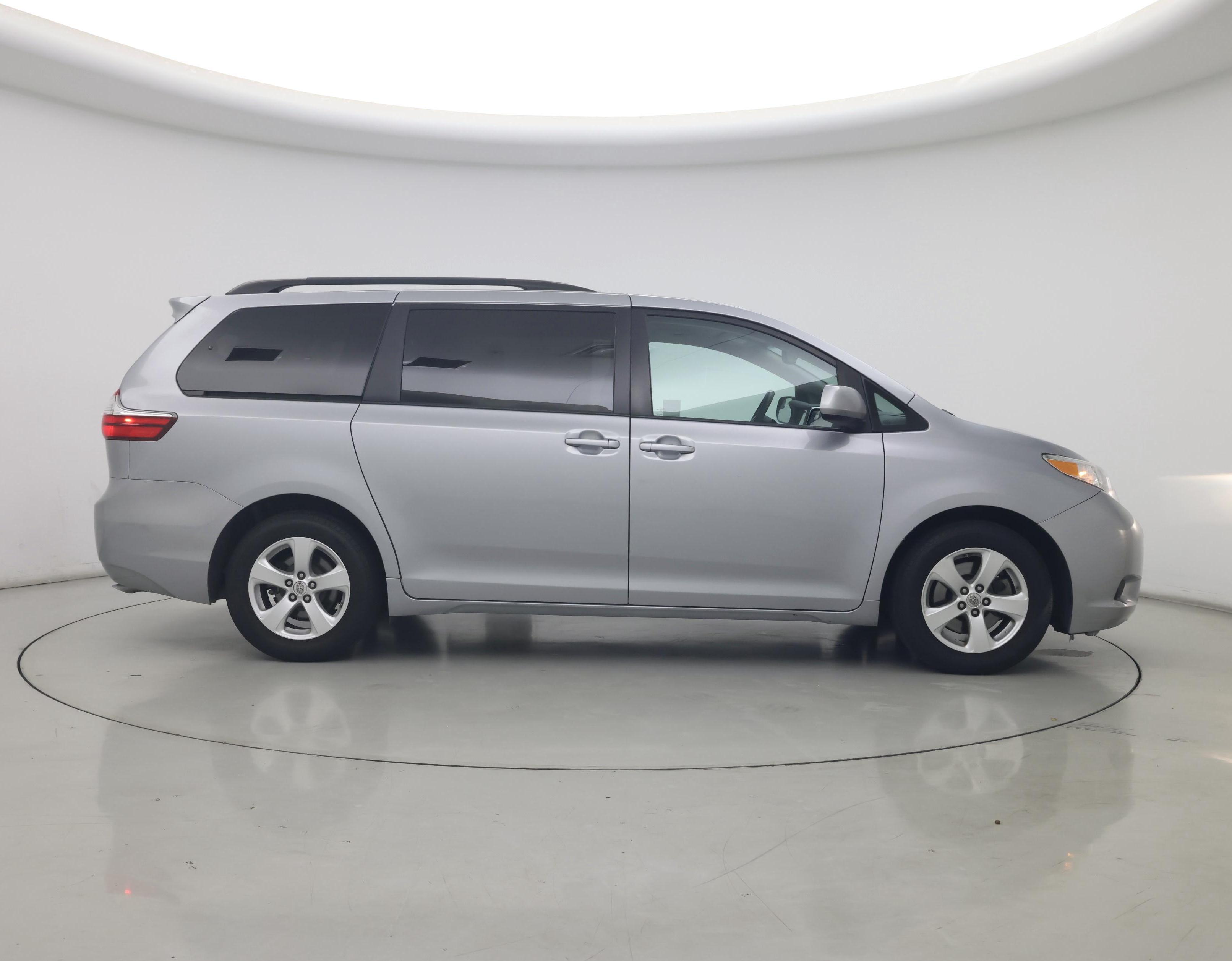 Thumbnail: 2015 Toyota Sienna - 7