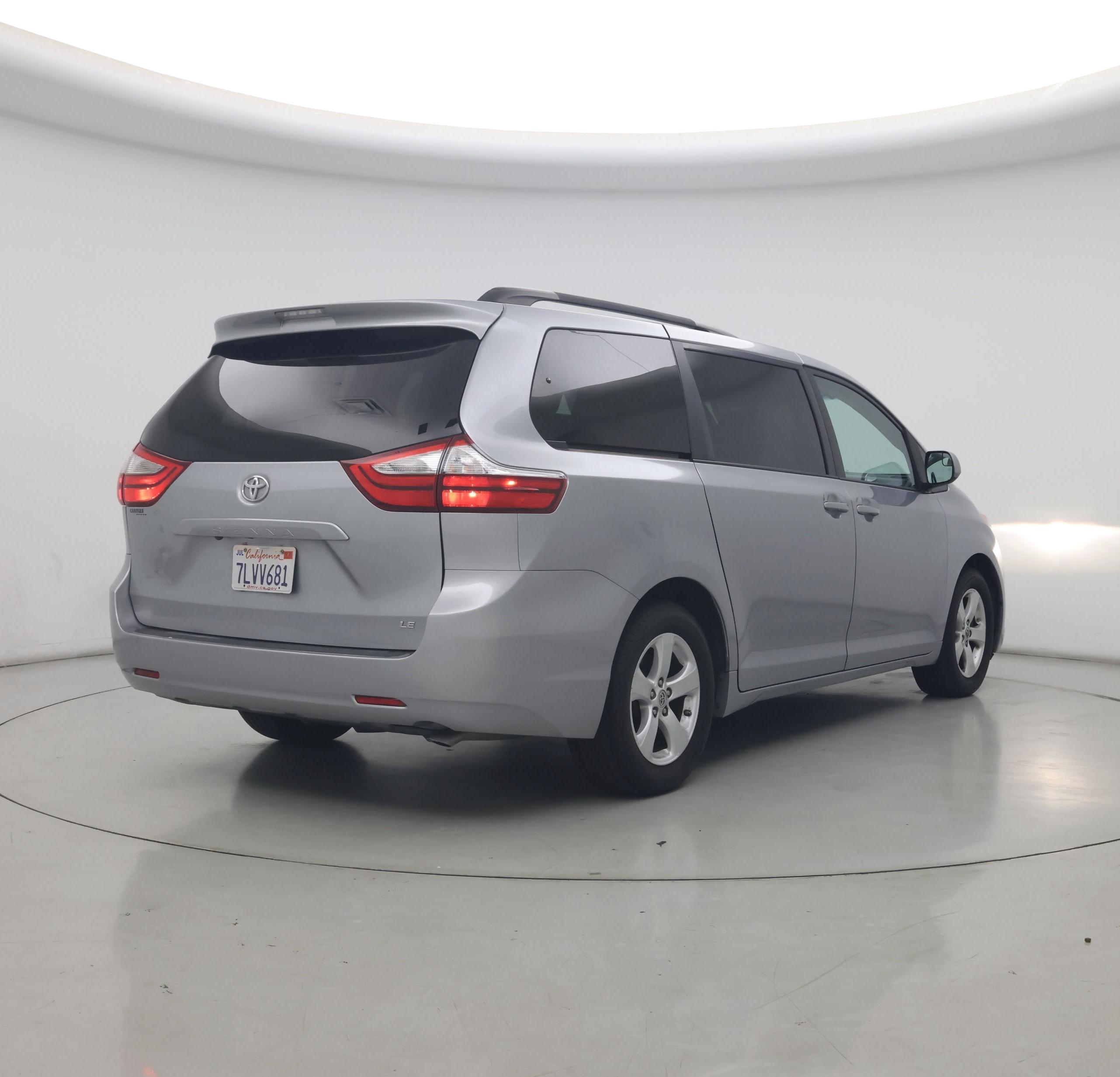 Thumbnail: 2015 Toyota Sienna - 8