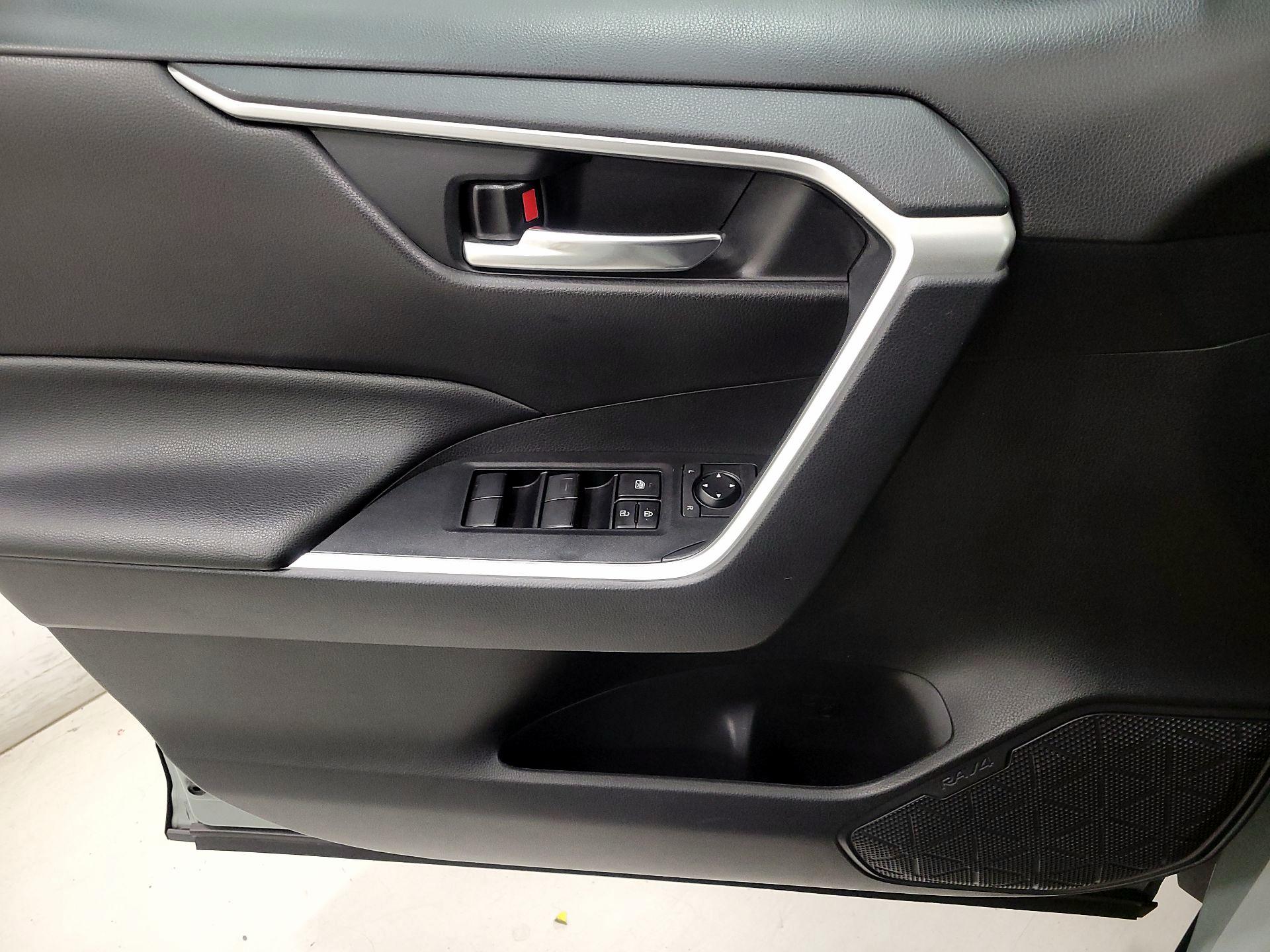 Thumbnail: 2021 Toyota RAV4 - 12