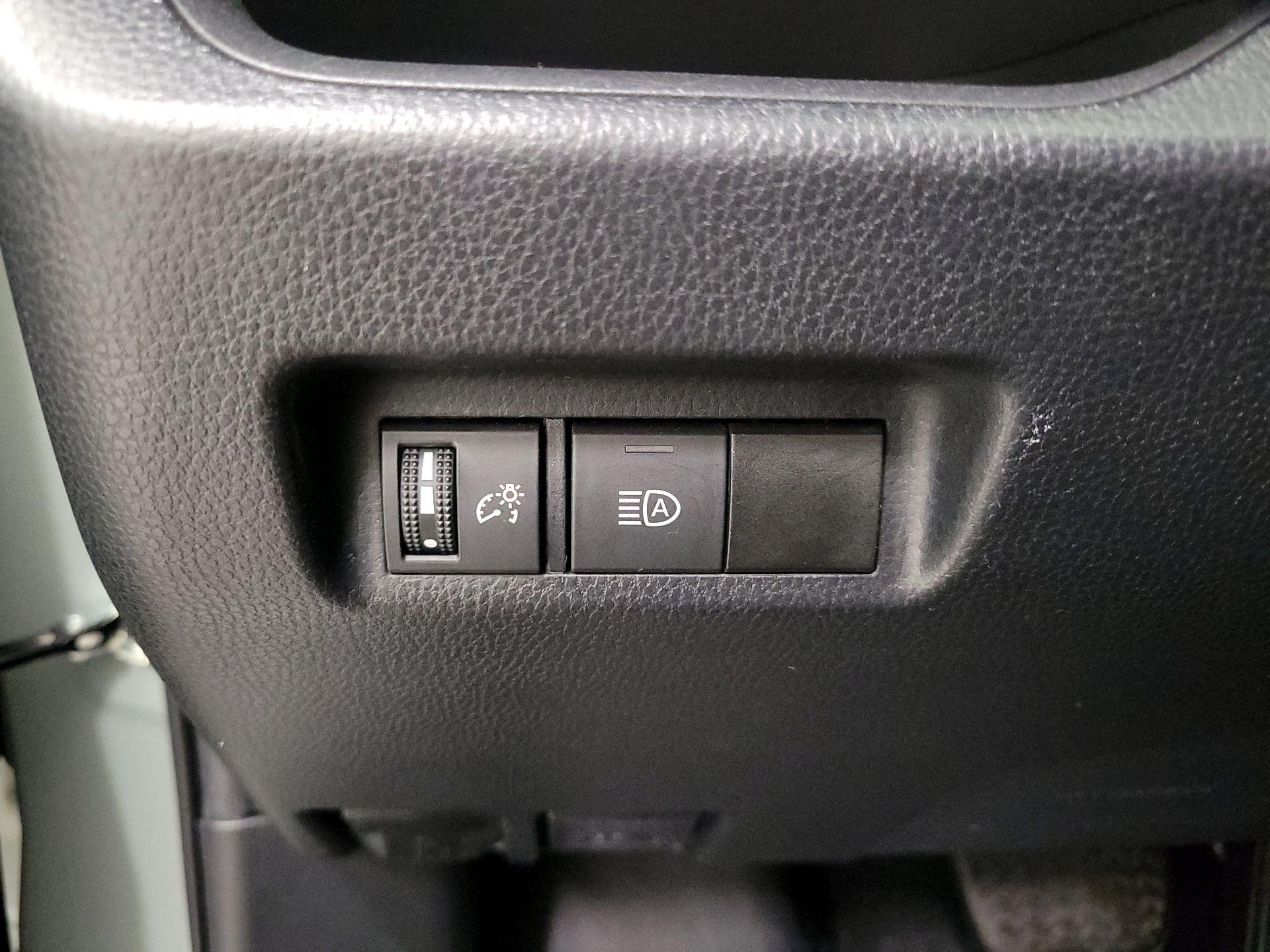 Thumbnail: 2021 Toyota RAV4 - 13