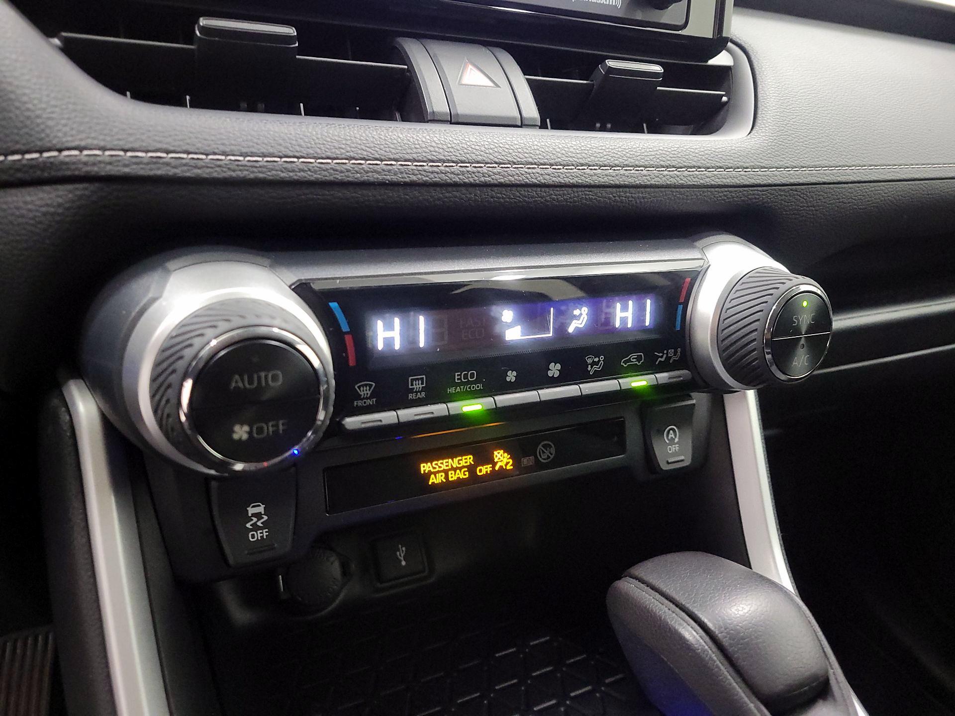 Thumbnail: 2021 Toyota RAV4 - 16