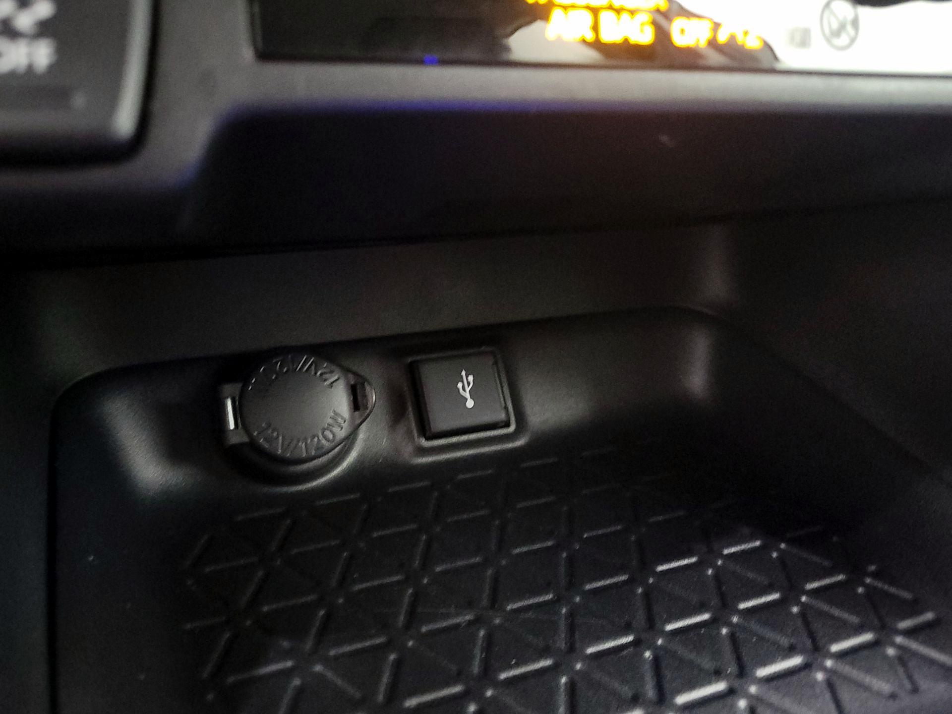 Thumbnail: 2021 Toyota RAV4 - 18