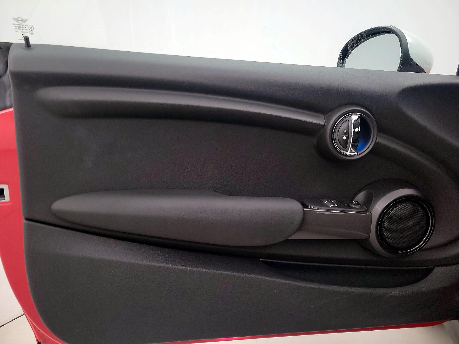 Thumbnail: 2015 MINI Cooper Hardtop - 12