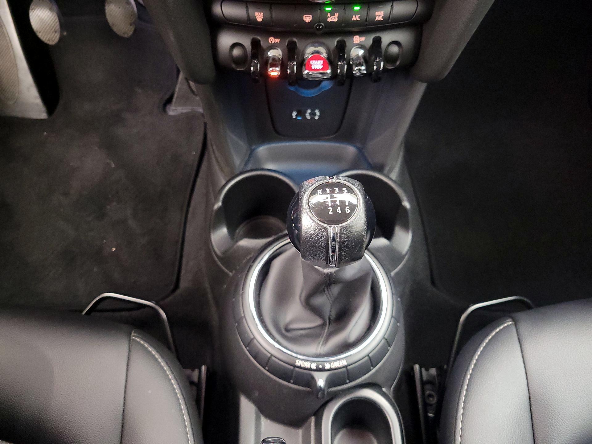 Thumbnail: 2015 MINI Cooper Hardtop - 16