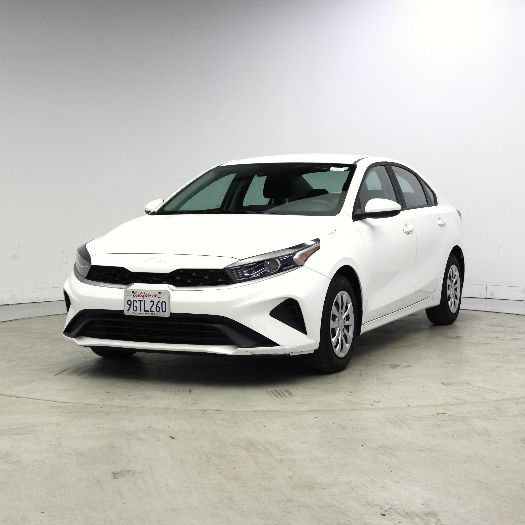 Thumbnail: 2023 Kia Forte - 4