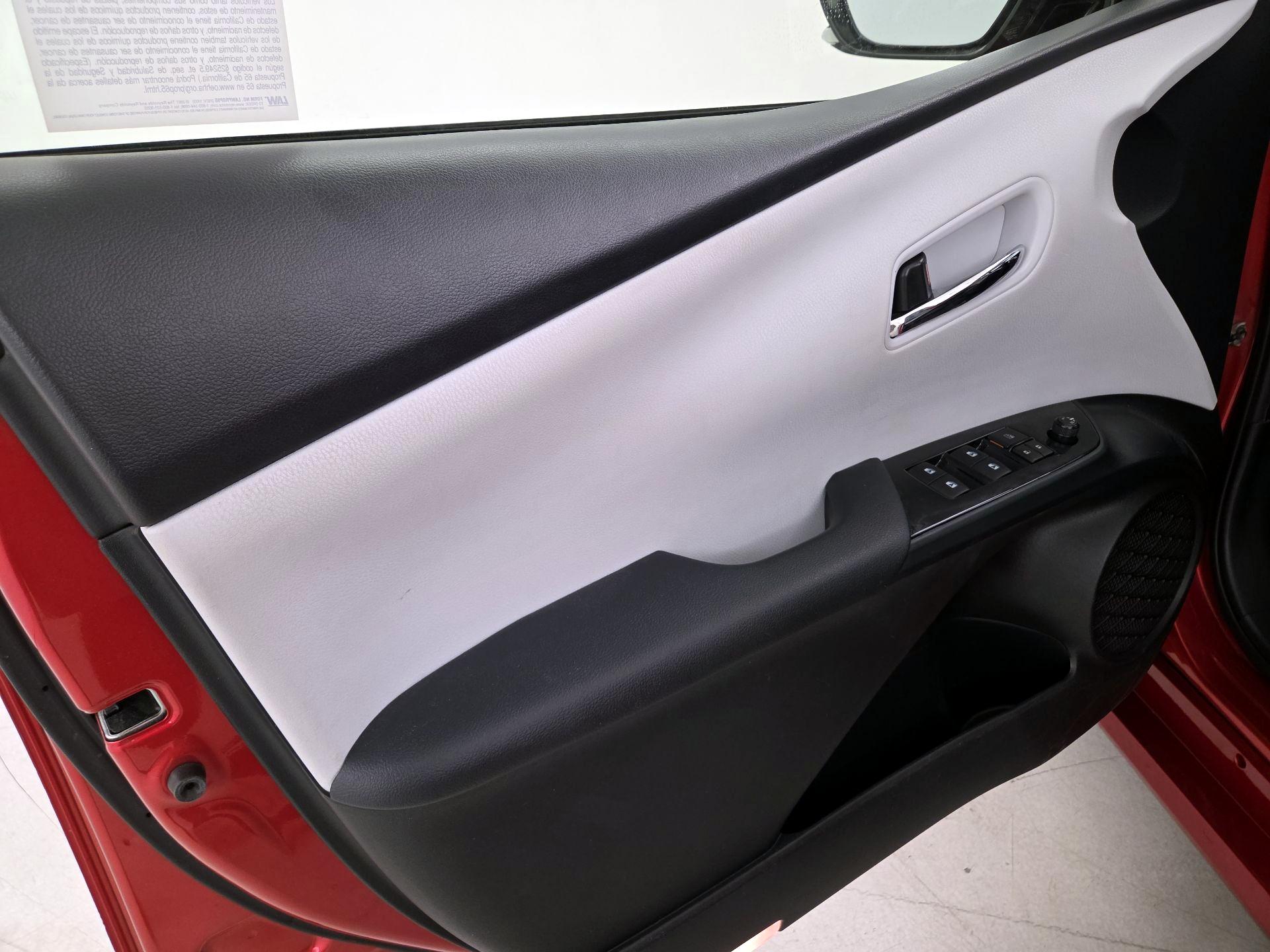 Thumbnail: 2017 Toyota Prius - 12