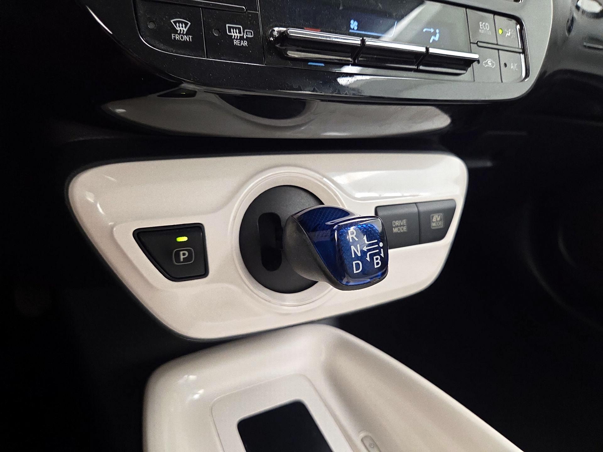 Thumbnail: 2017 Toyota Prius - 18