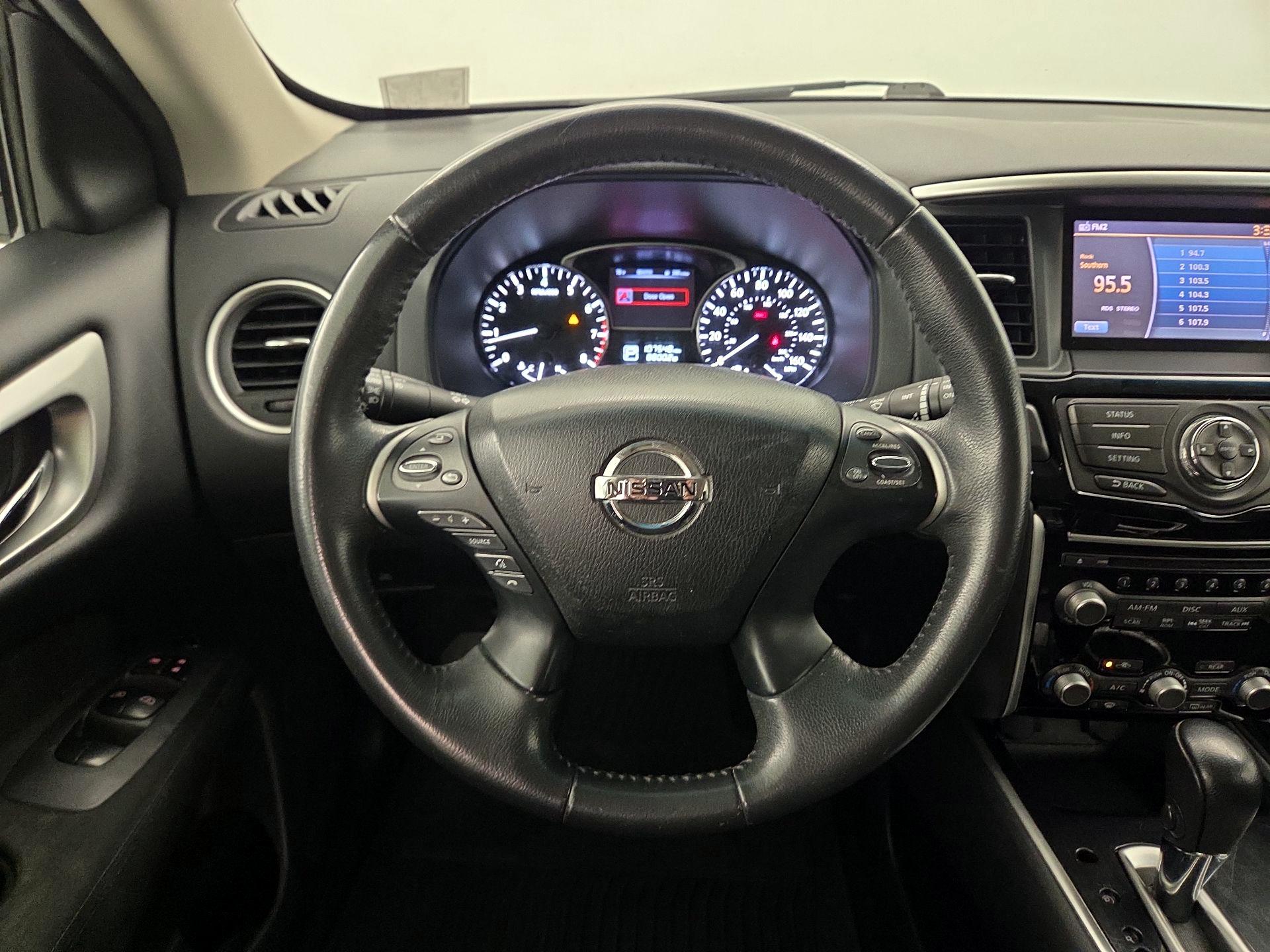 Thumbnail: 2015 Nissan Pathfinder - 10