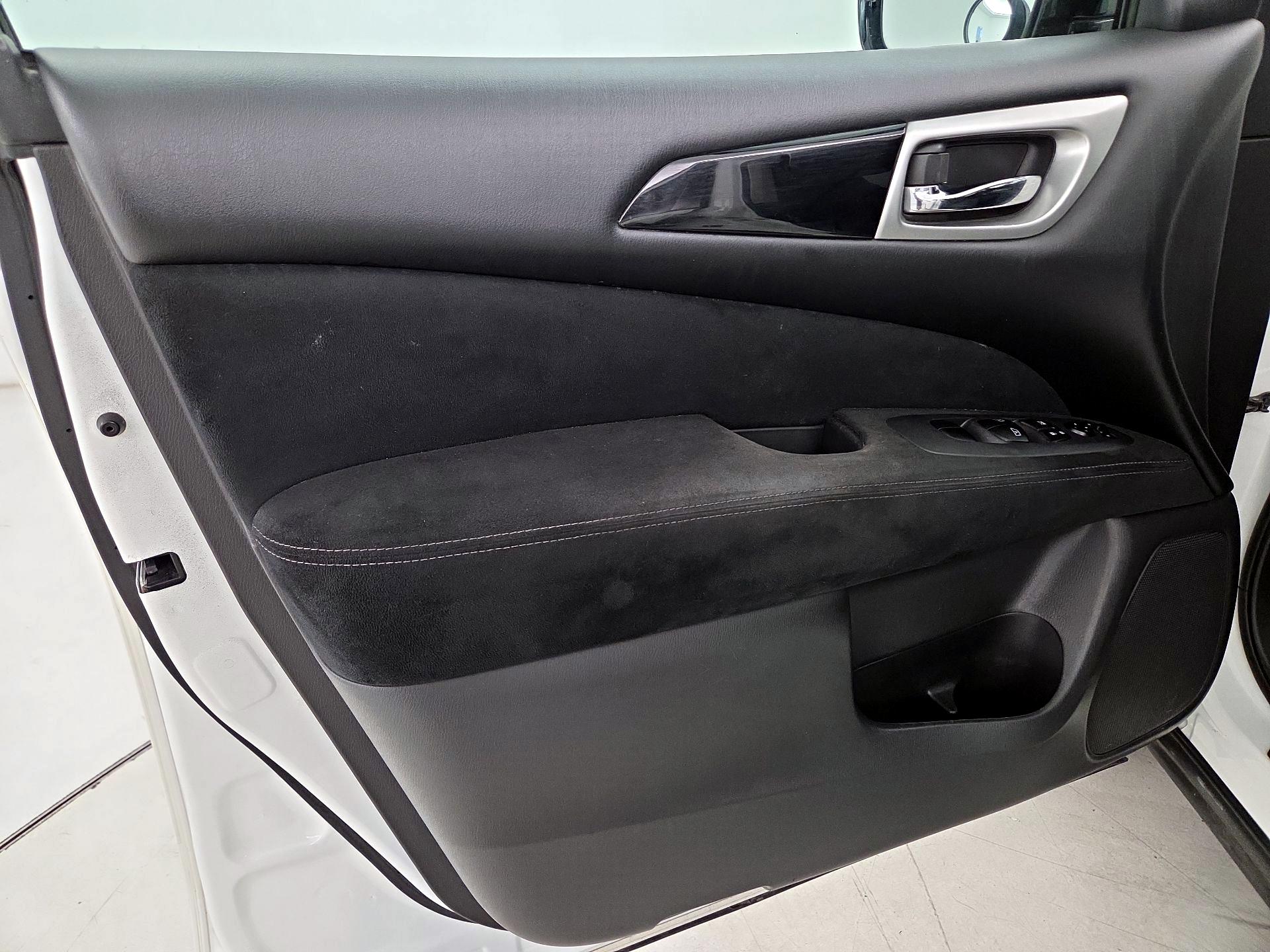 Thumbnail: 2015 Nissan Pathfinder - 12