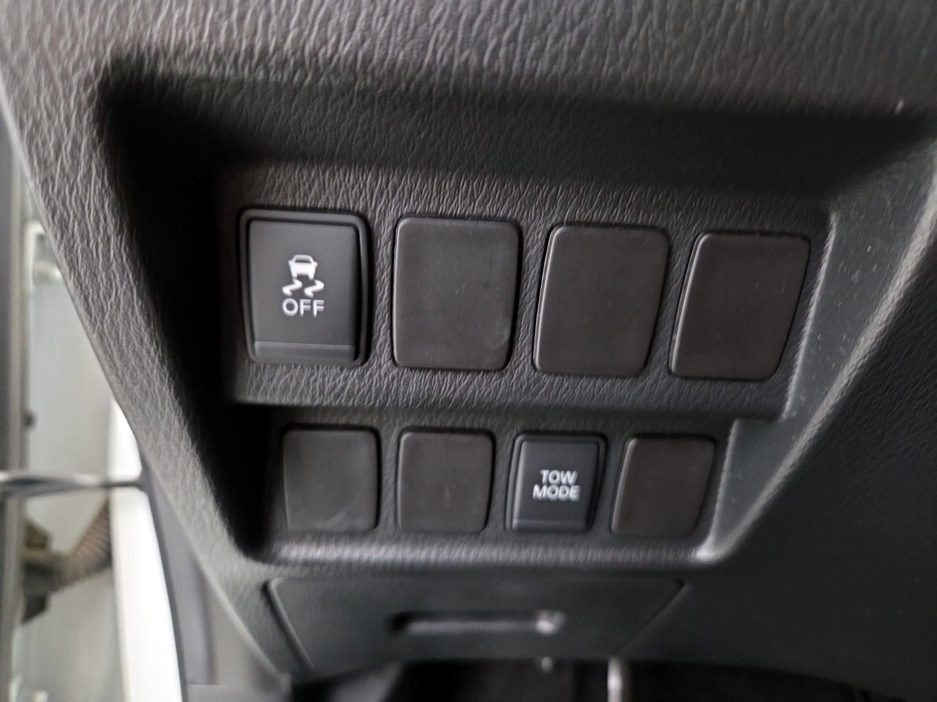 Thumbnail: 2015 Nissan Pathfinder - 13