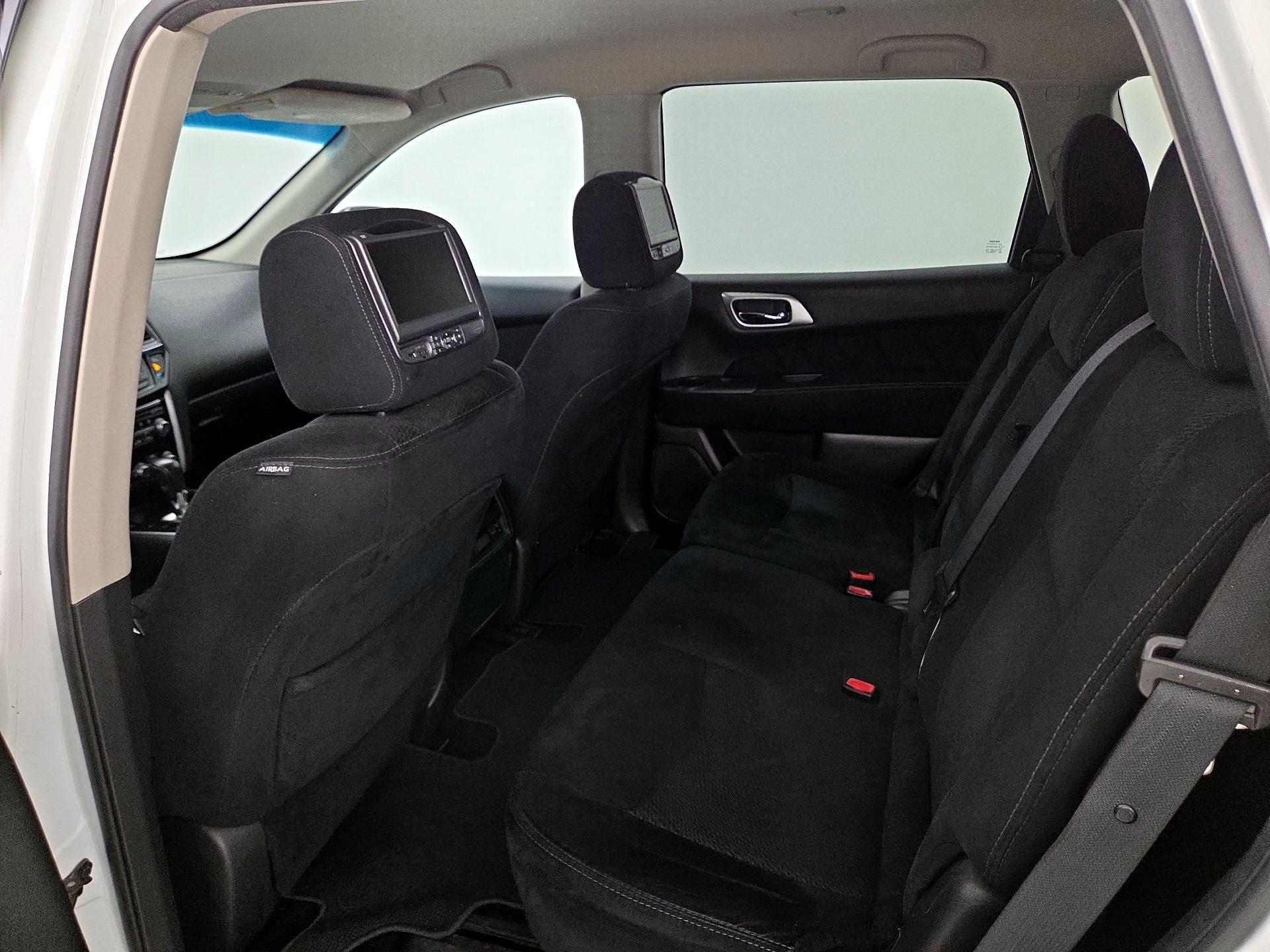 Thumbnail: 2015 Nissan Pathfinder - 19