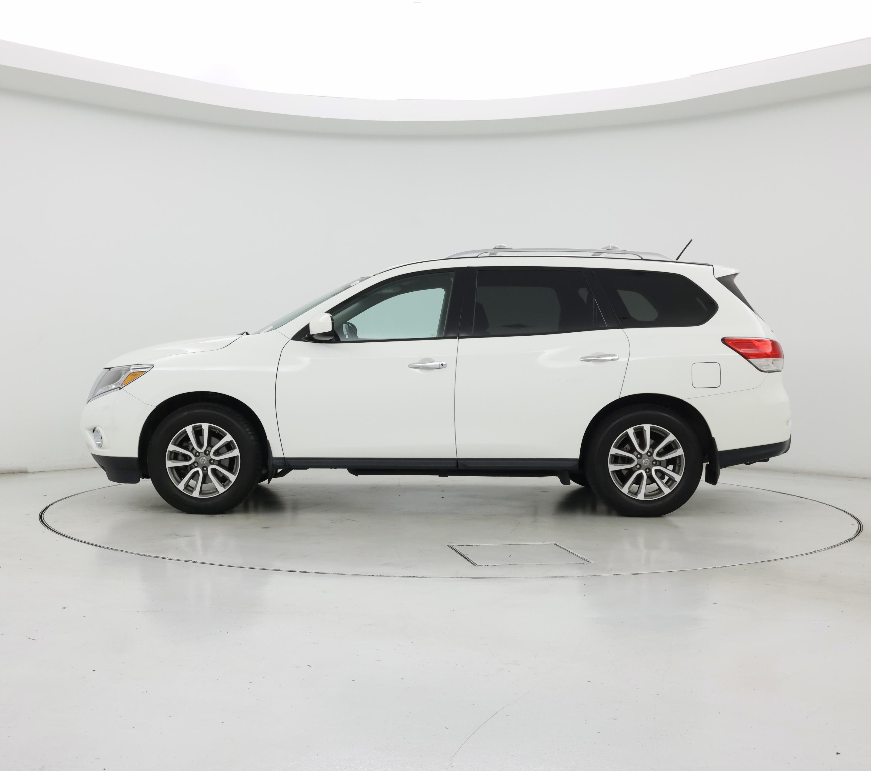 Thumbnail: 2015 Nissan Pathfinder - 3