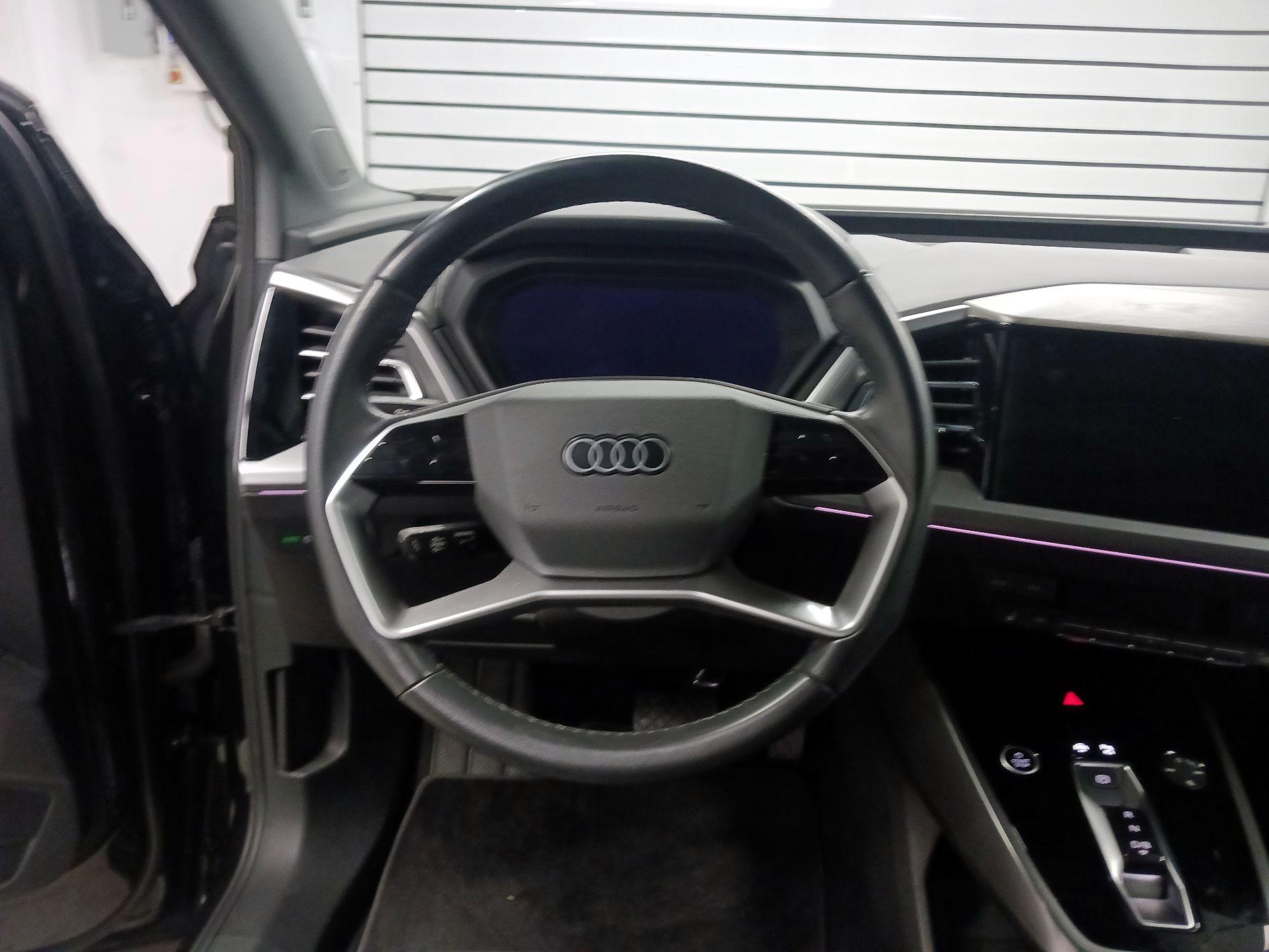 Thumbnail: 2023 Audi Q4 e-tron - 10