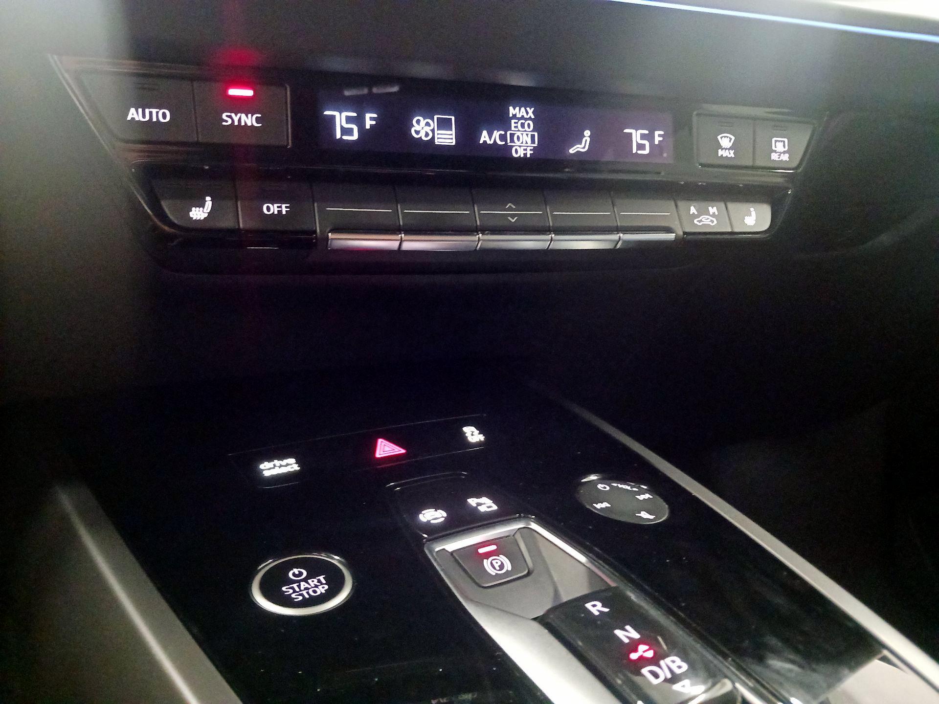 Thumbnail: 2023 Audi Q4 e-tron - 15