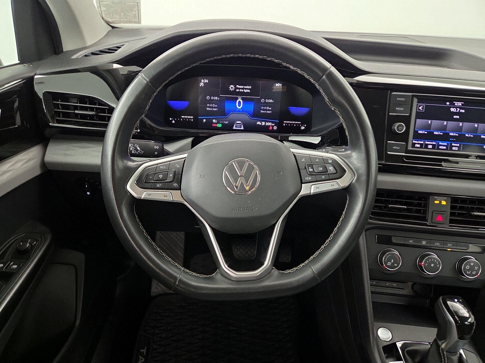 Thumbnail: 2022 Volkswagen Taos - 10