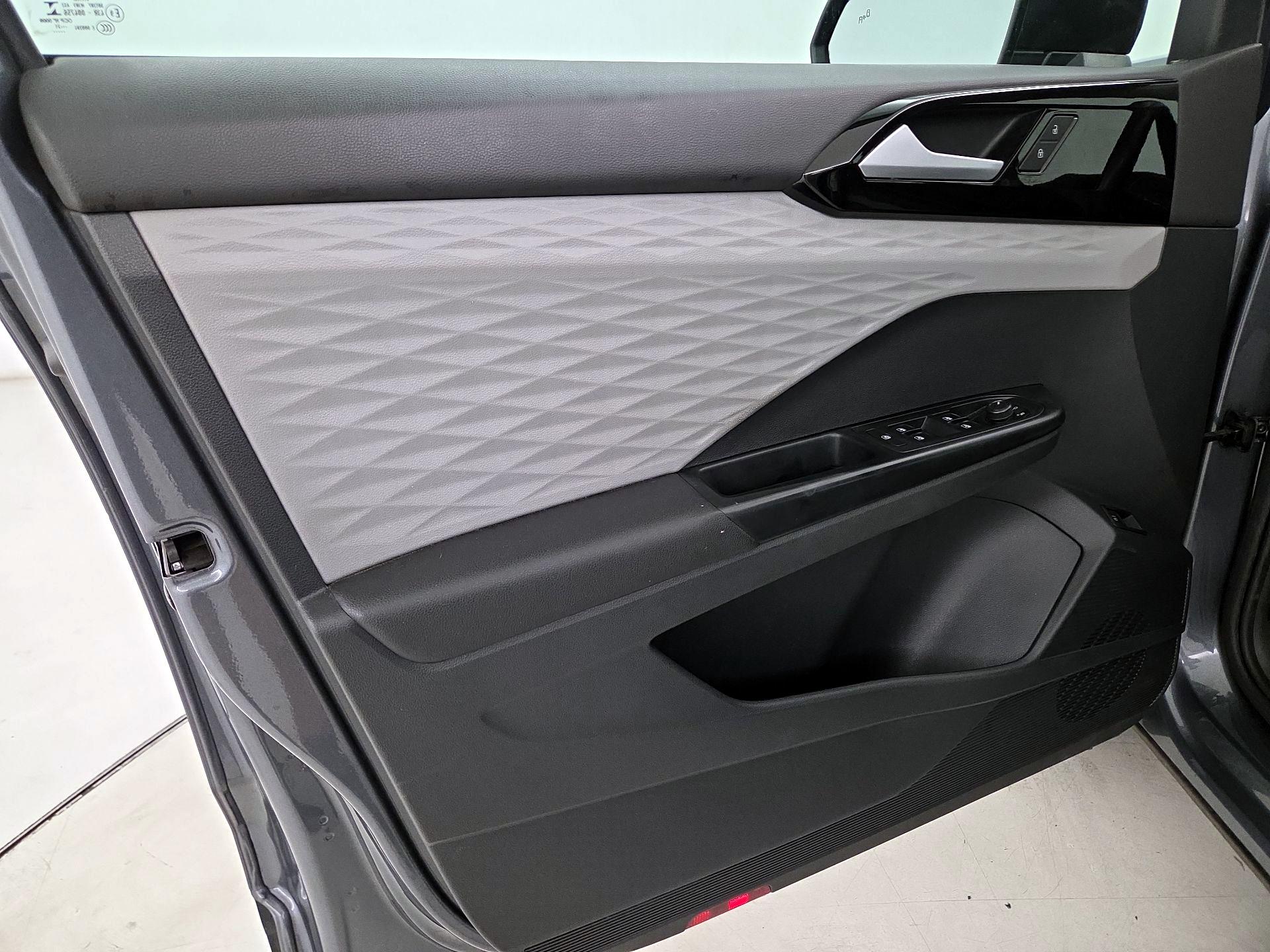 Thumbnail: 2022 Volkswagen Taos - 12