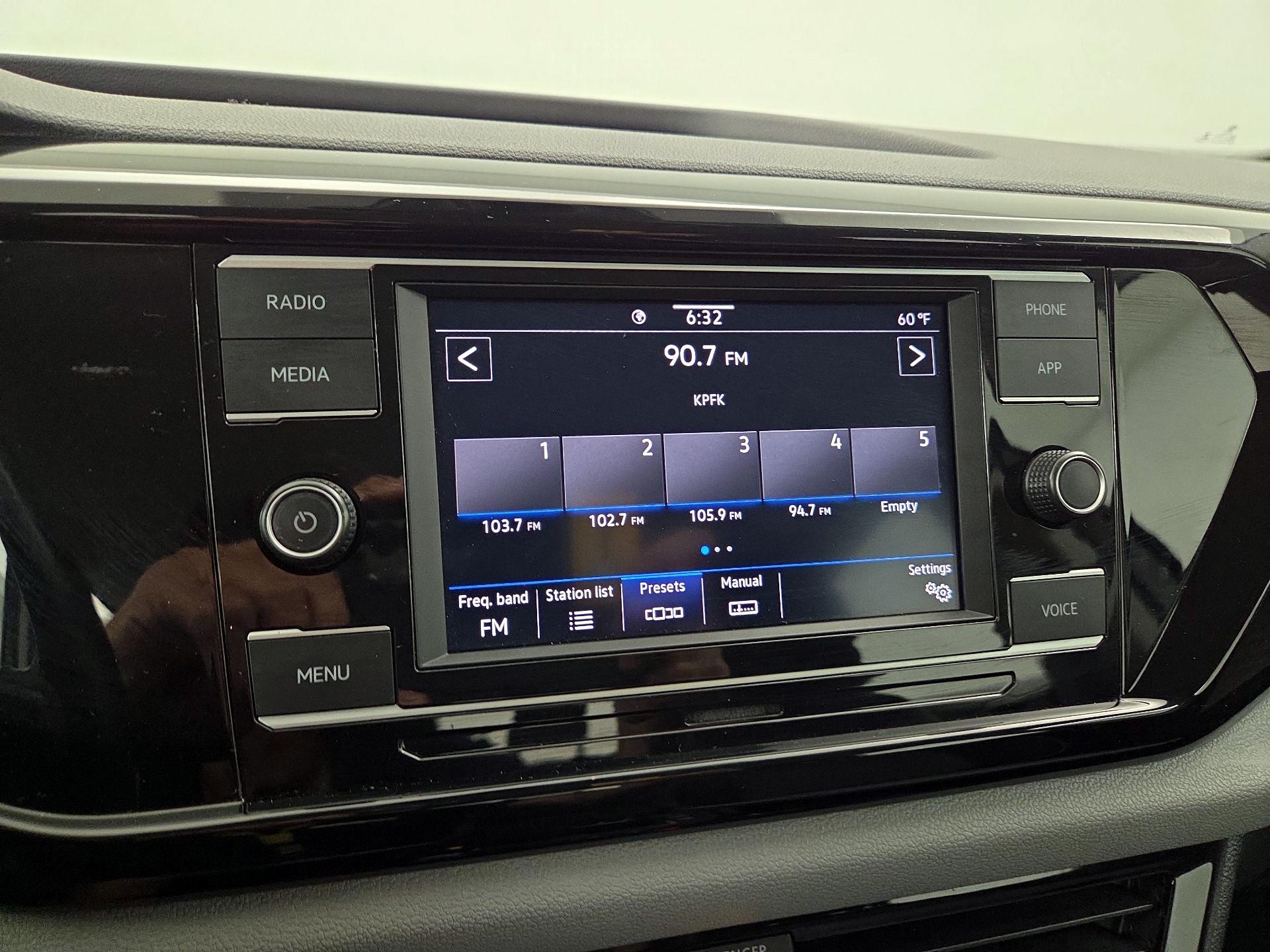 Thumbnail: 2022 Volkswagen Taos - 15