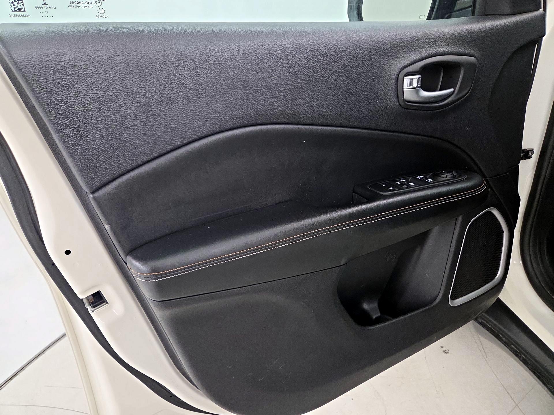 Thumbnail: 2018 Jeep Compass - 12