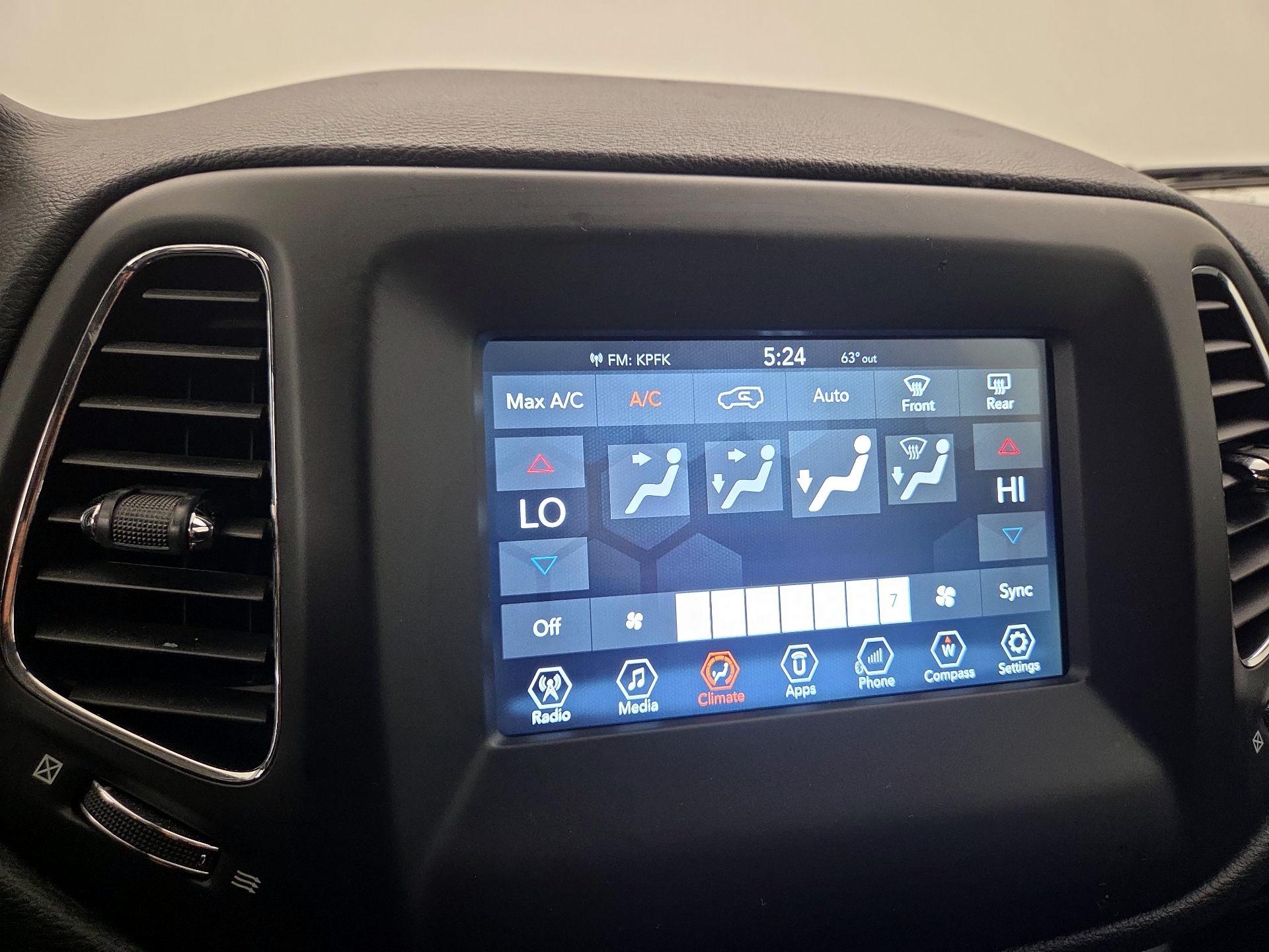 Thumbnail: 2018 Jeep Compass - 16