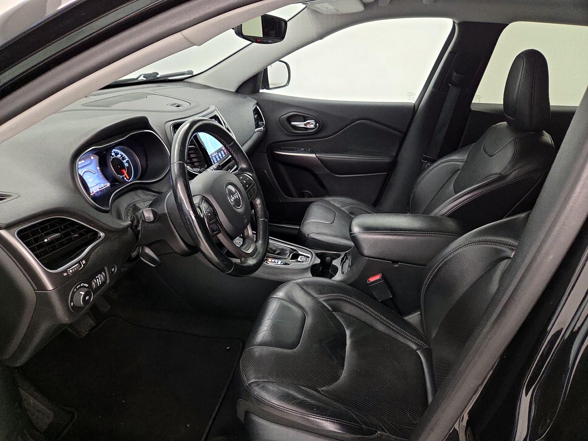 Thumbnail: 2019 Jeep Cherokee - 11