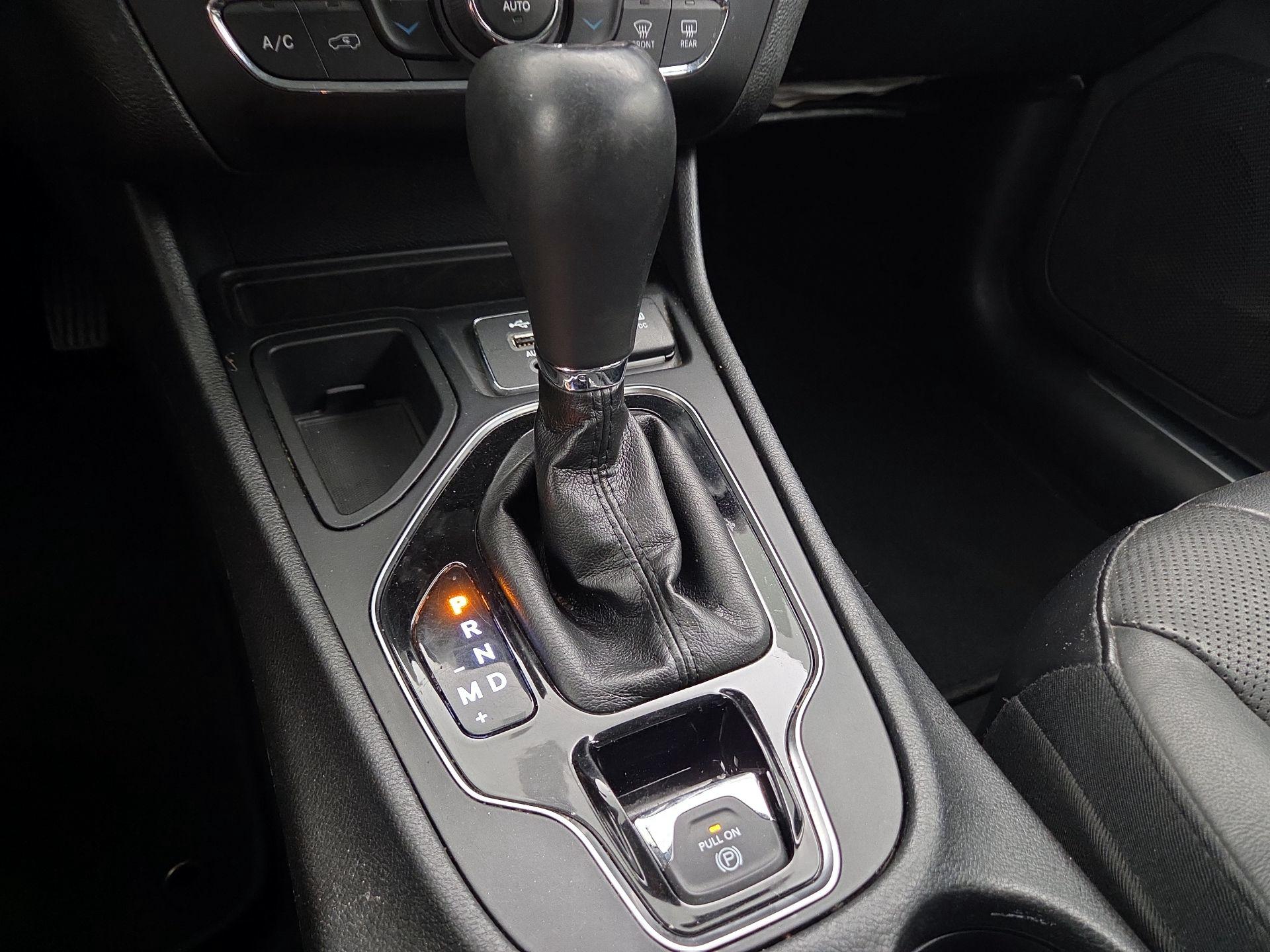 Thumbnail: 2019 Jeep Cherokee - 18