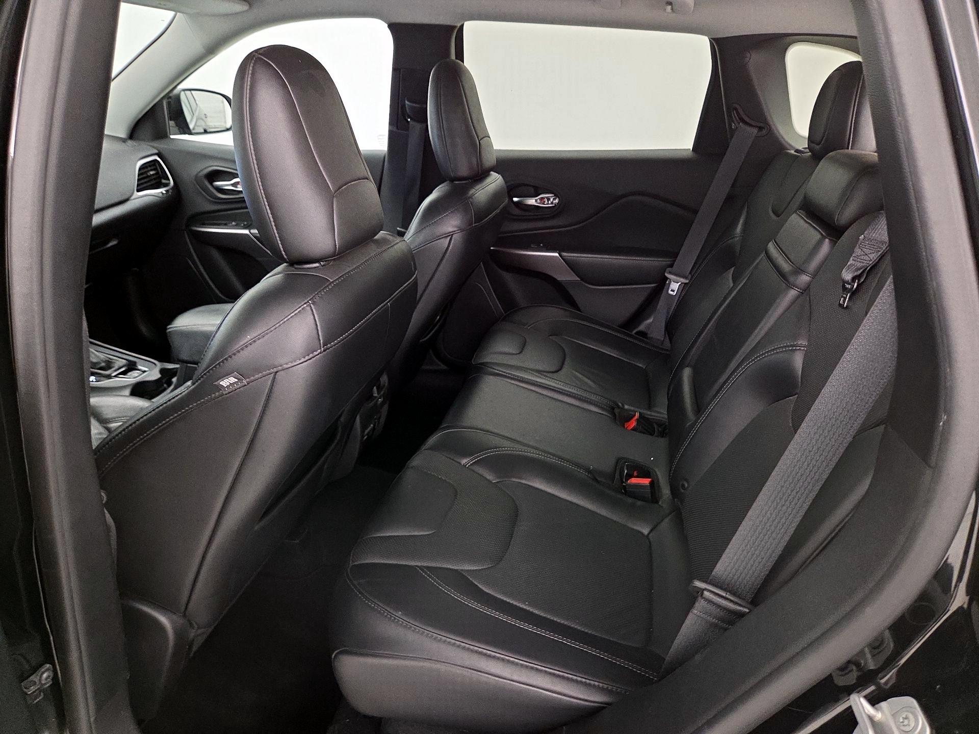 Thumbnail: 2019 Jeep Cherokee - 20