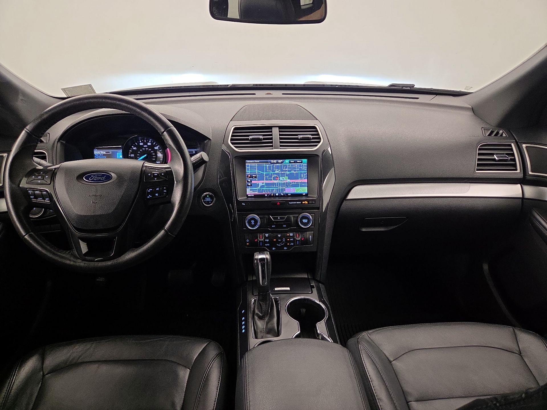 Thumbnail: 2016 Ford Explorer - 9