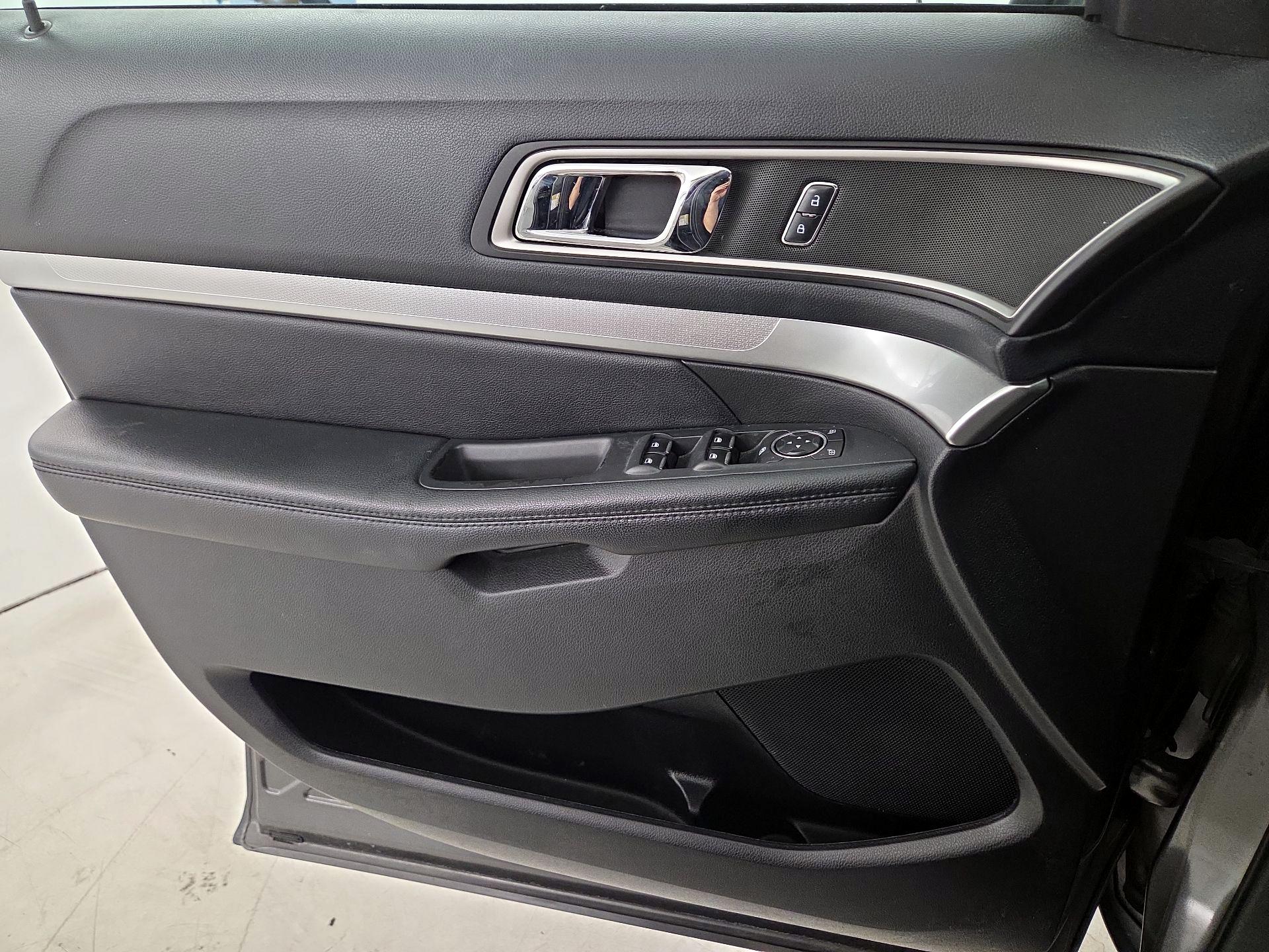 Thumbnail: 2016 Ford Explorer - 12