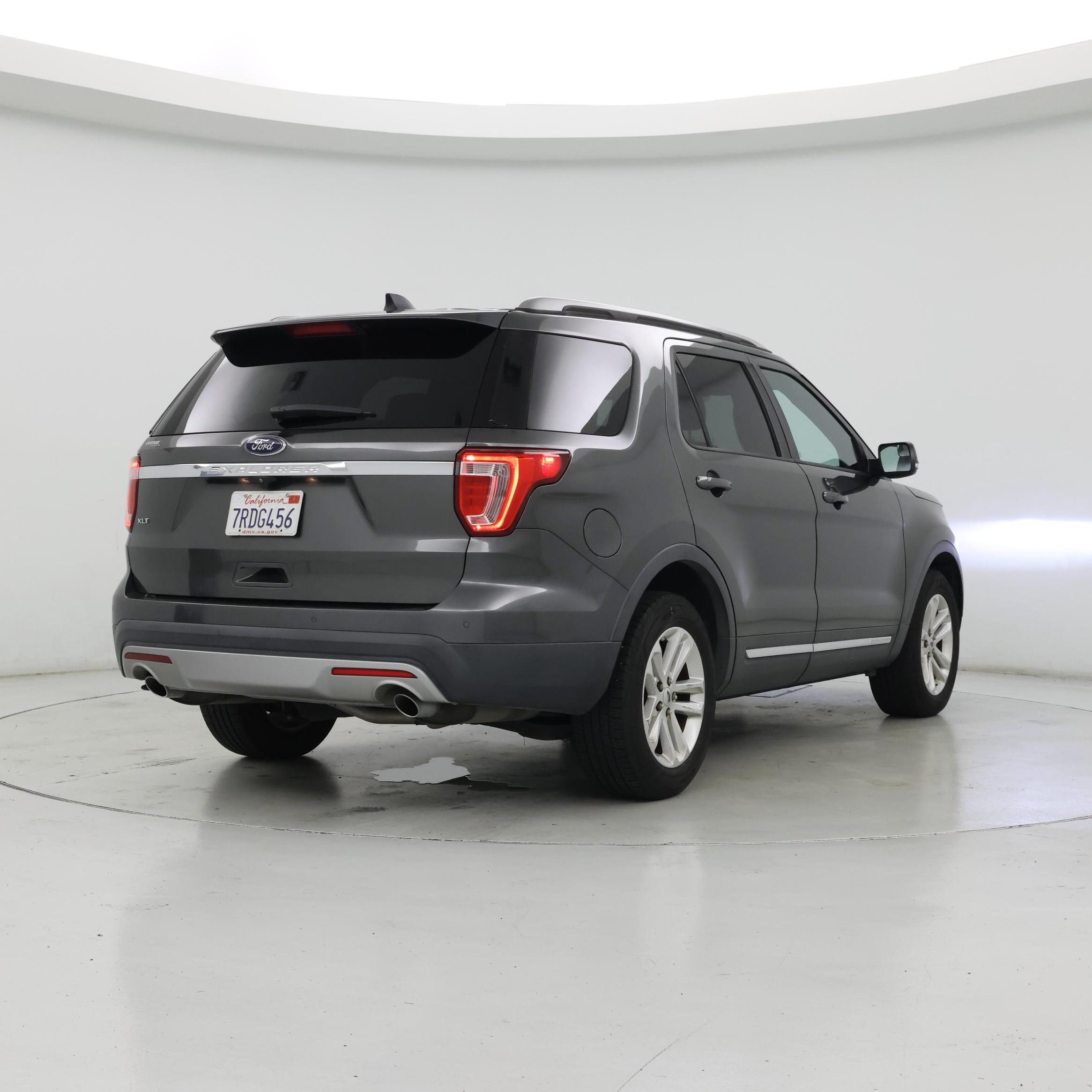 Thumbnail: 2016 Ford Explorer - 8