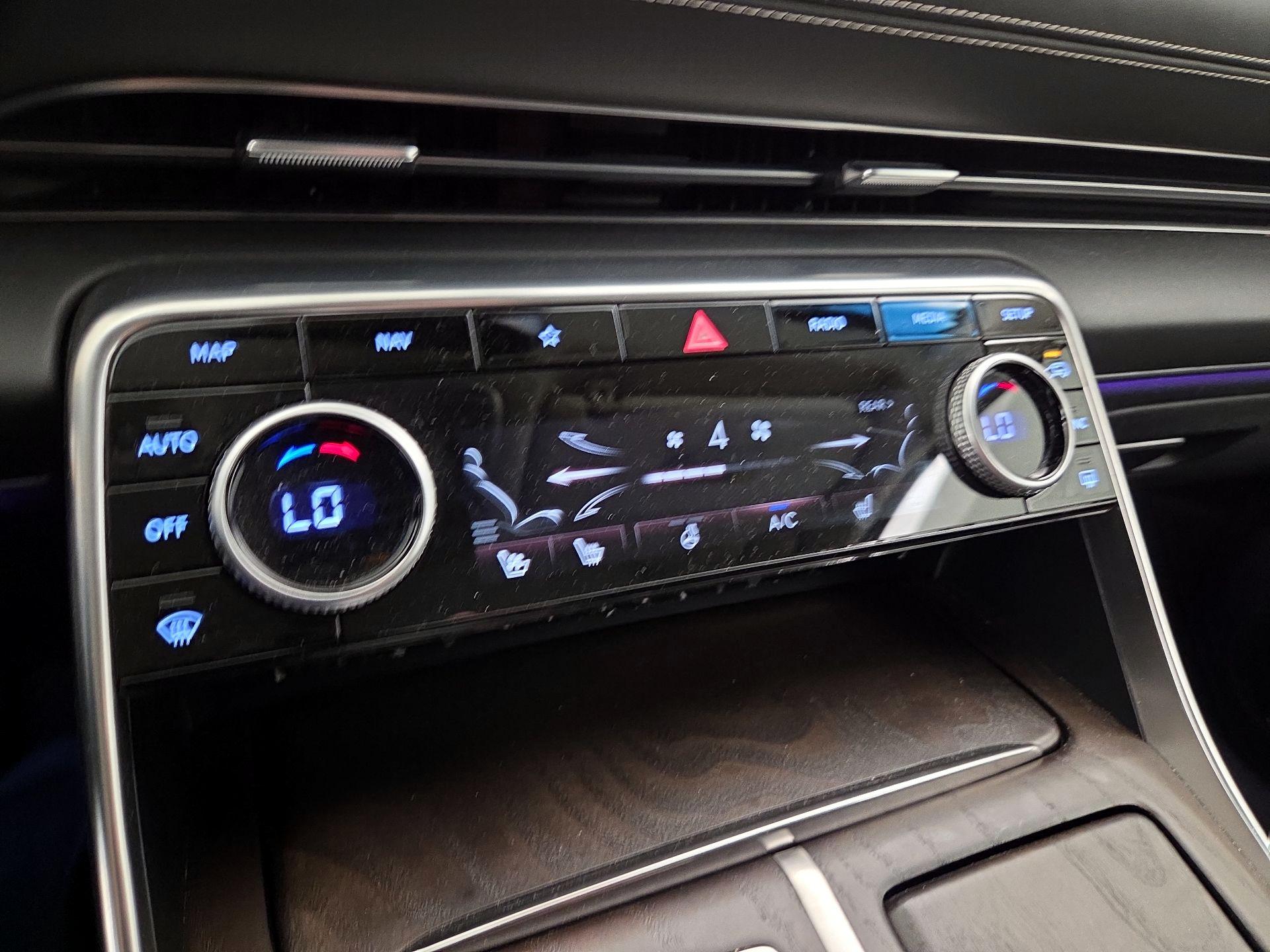 Thumbnail: 2022 Genesis GV80 - 17