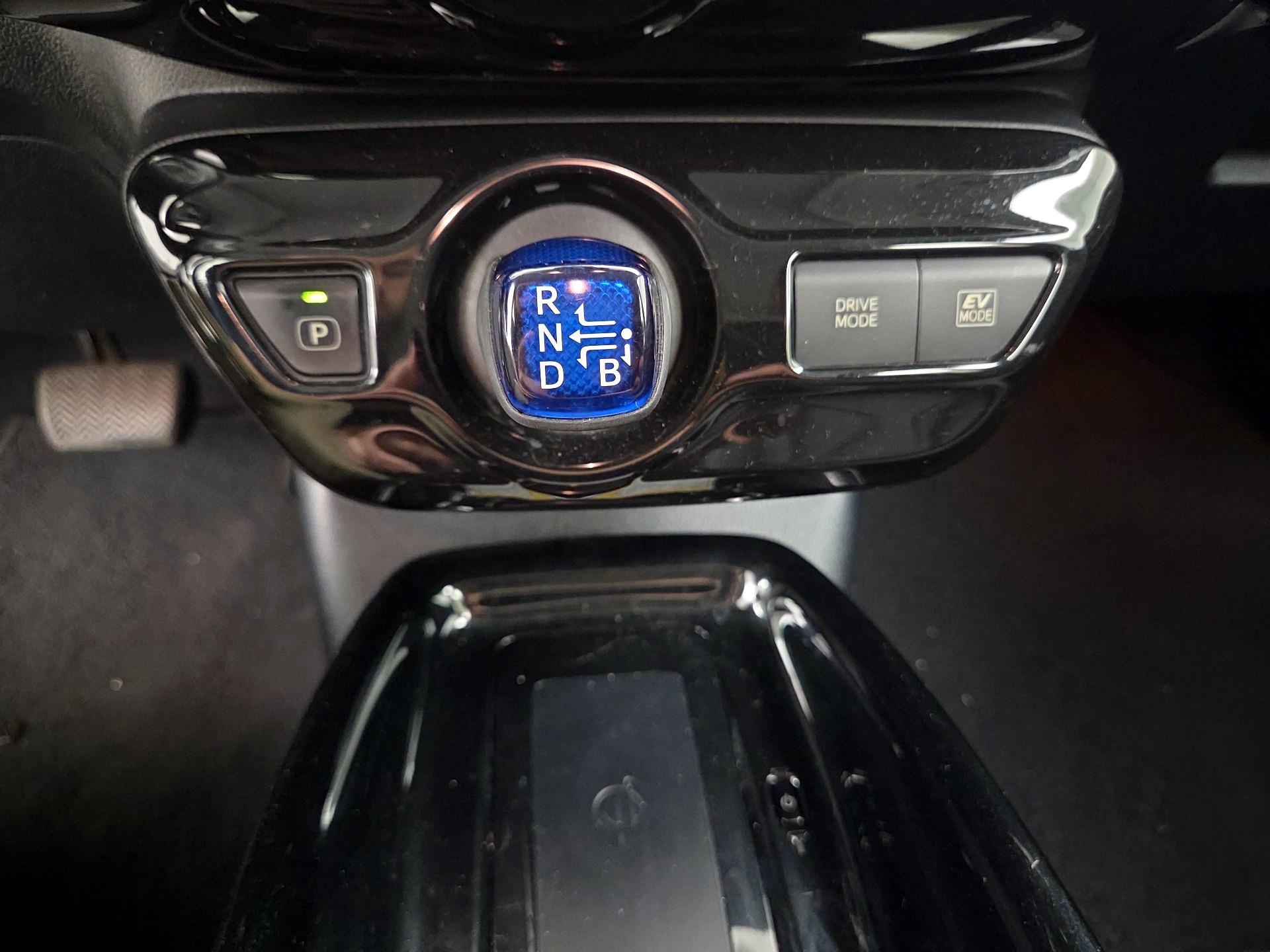 Thumbnail: 2017 Toyota Prius - 18