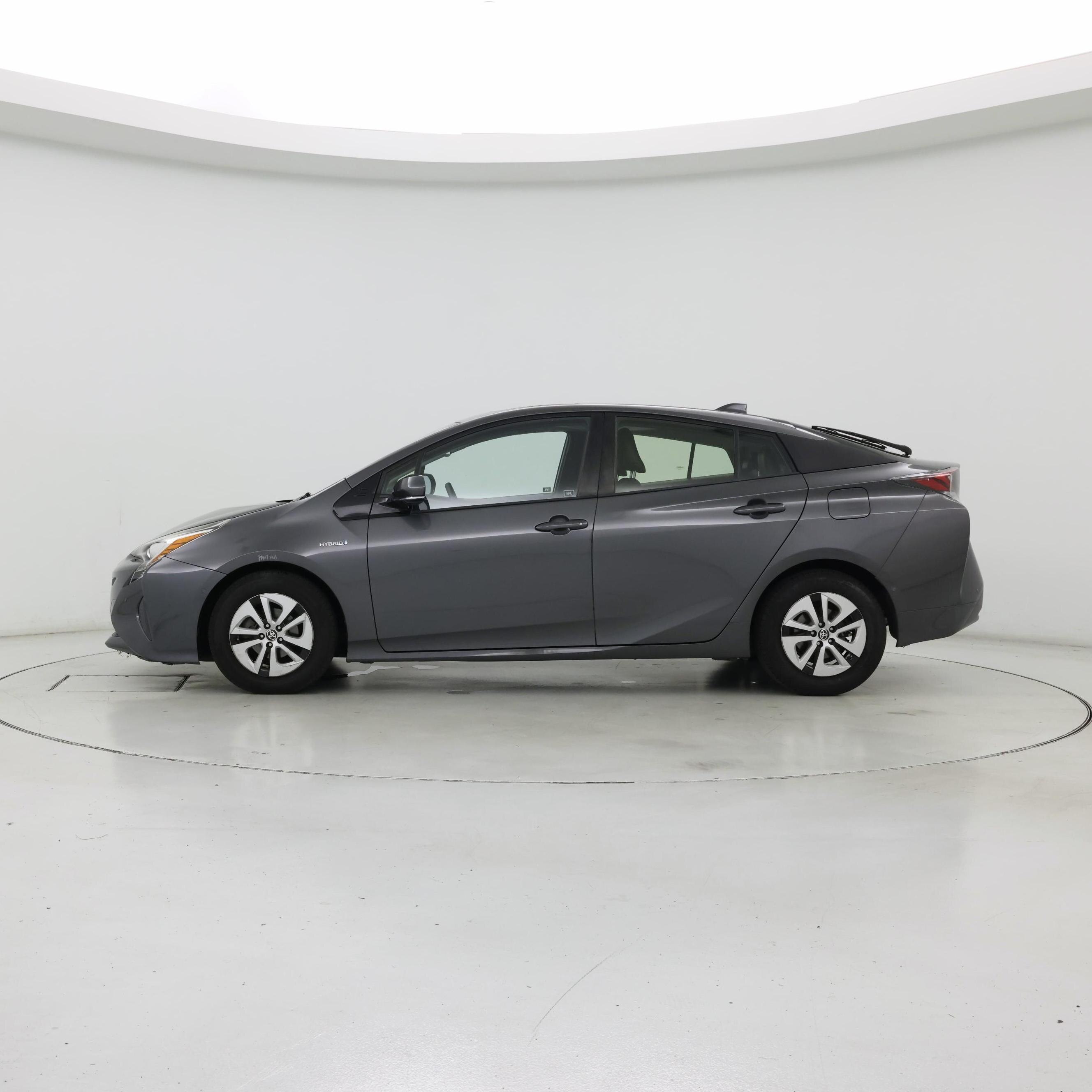 Thumbnail: 2017 Toyota Prius - 3
