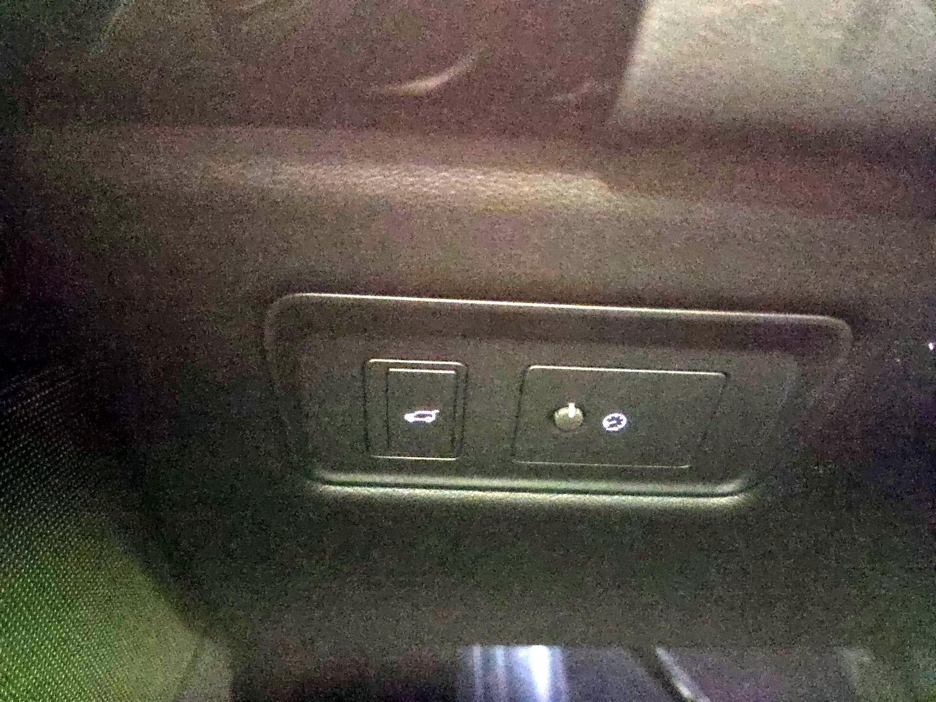 Thumbnail: 2020 Land Rover Range Rover Sport - 13