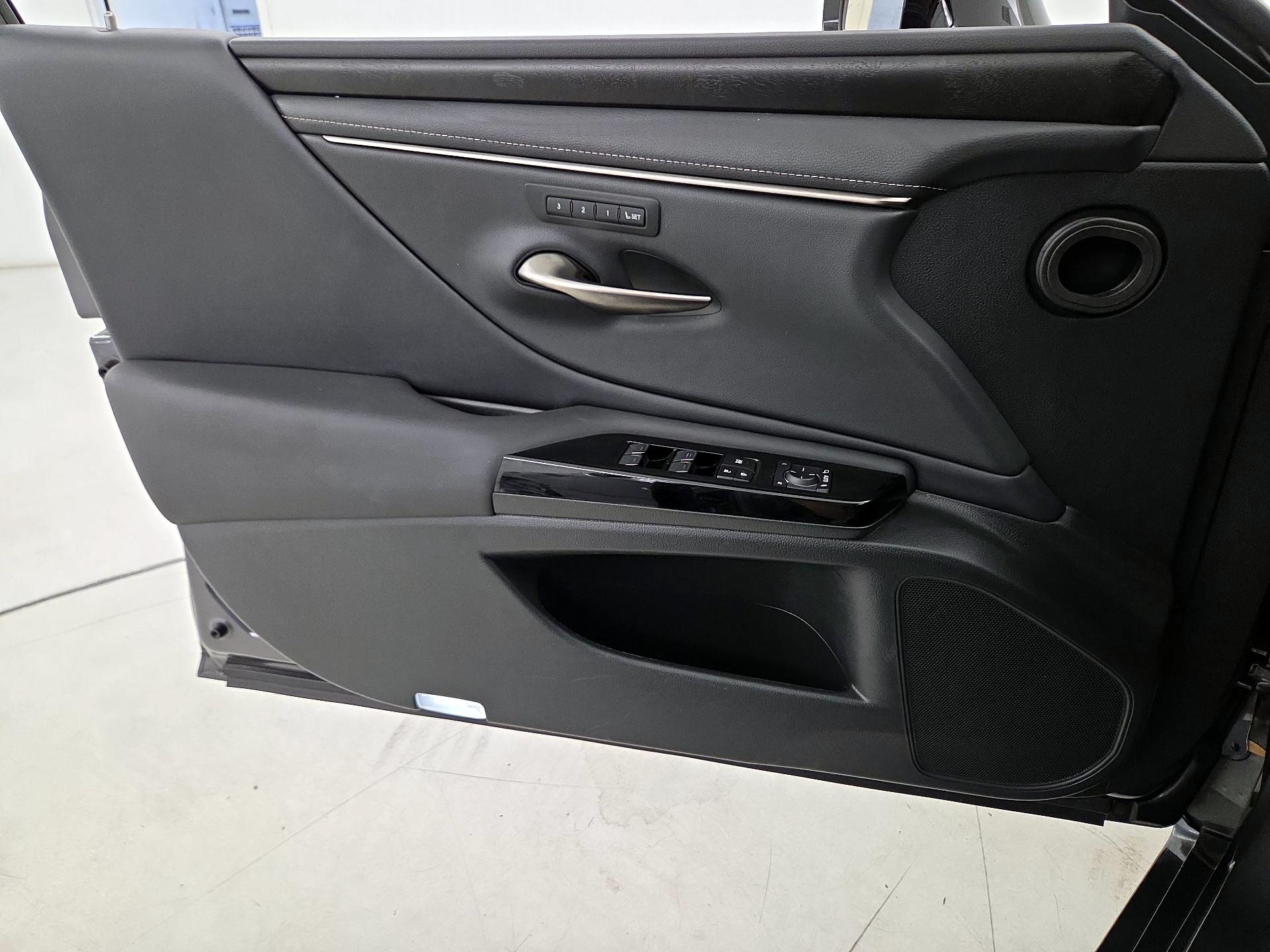 Thumbnail: 2023 Lexus ES - 12