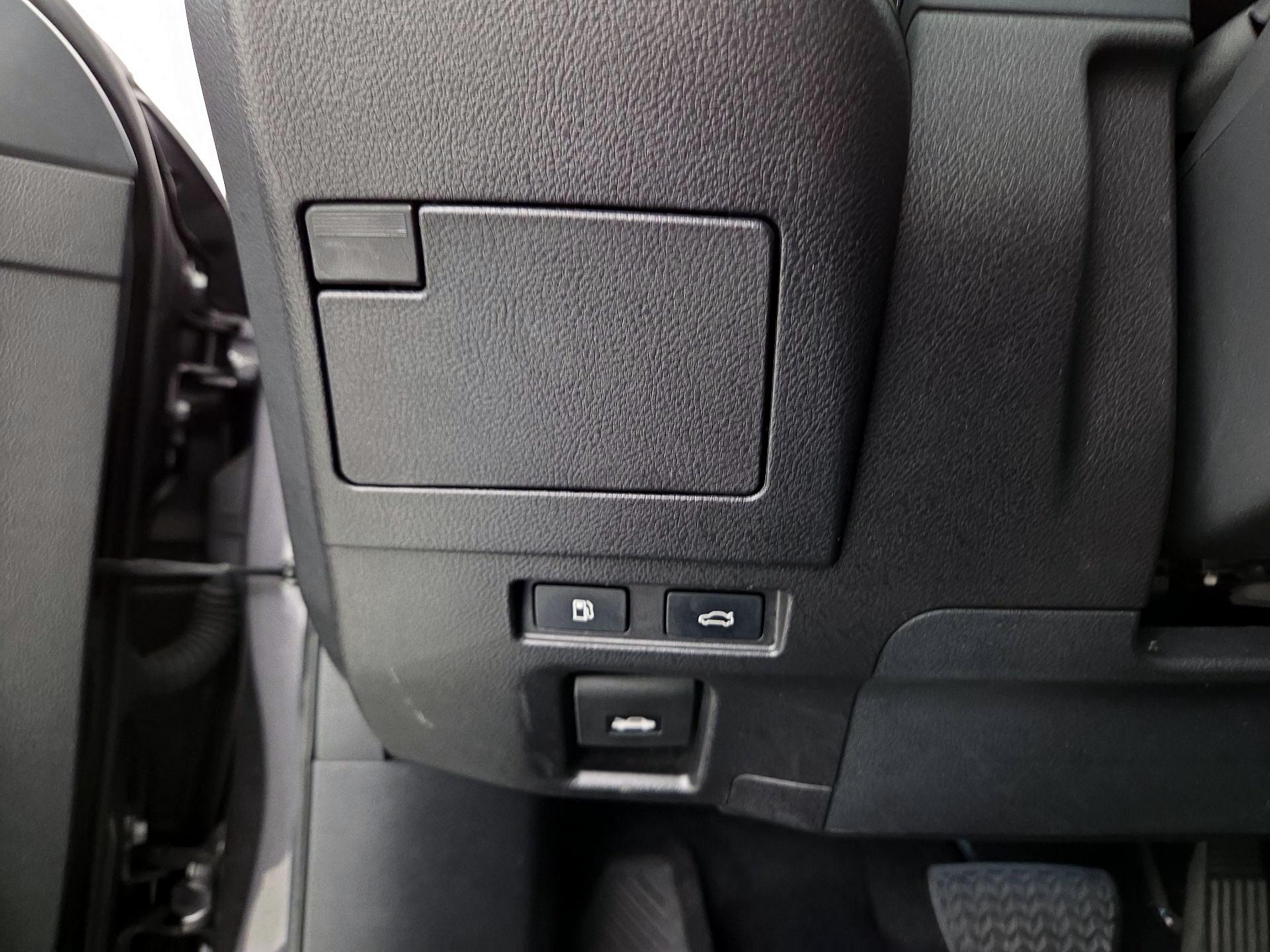 Thumbnail: 2023 Lexus ES - 13