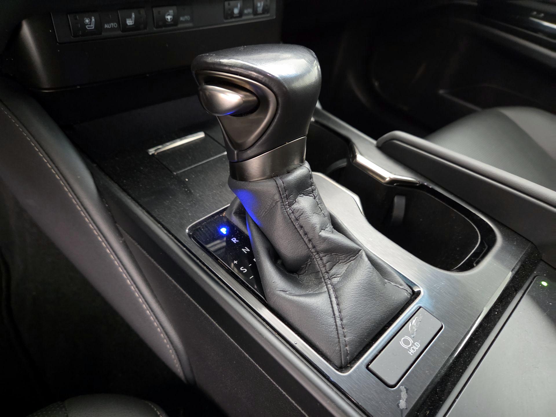 Thumbnail: 2023 Lexus ES - 17