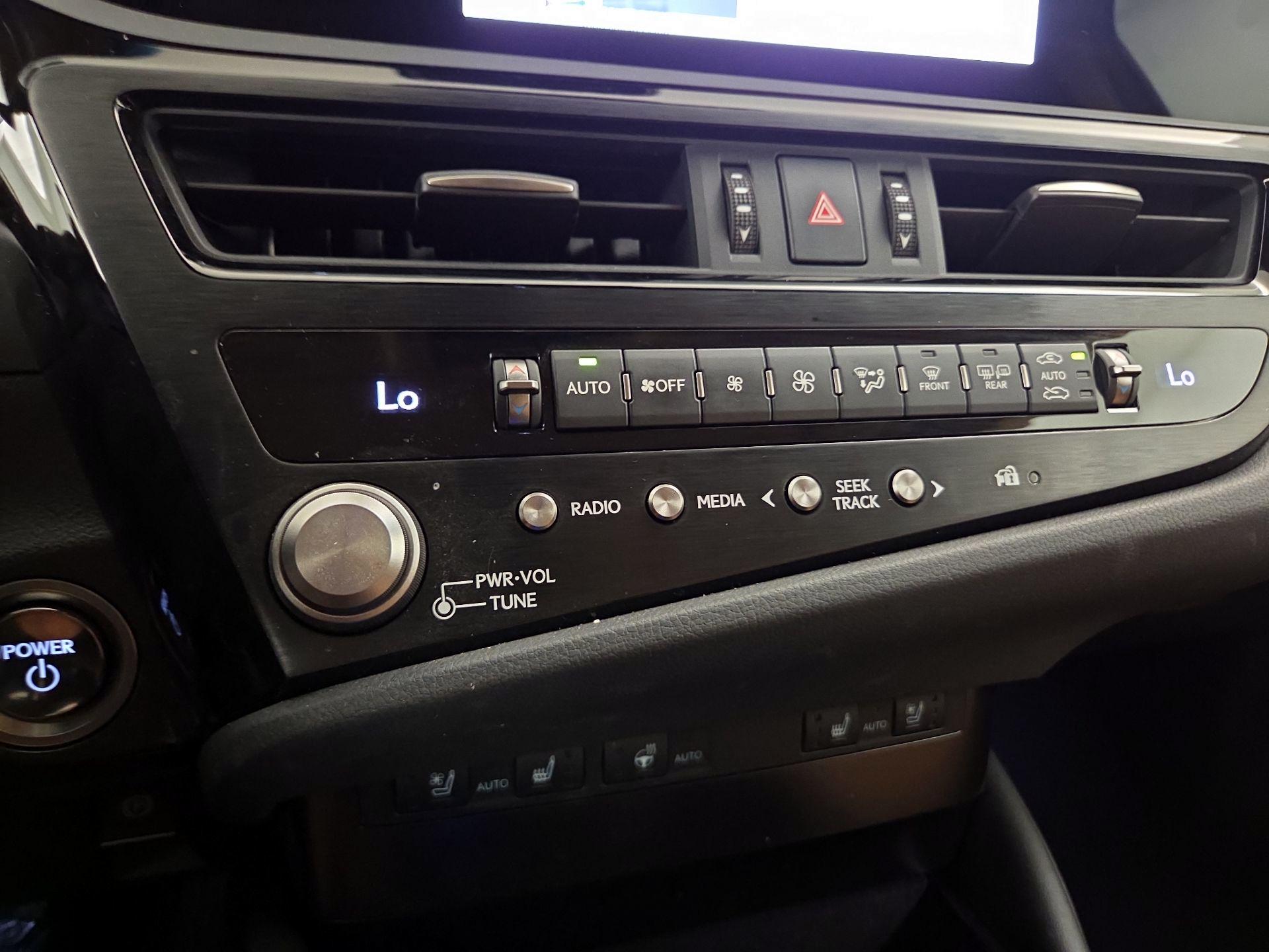 Thumbnail: 2024 Lexus ES - 16